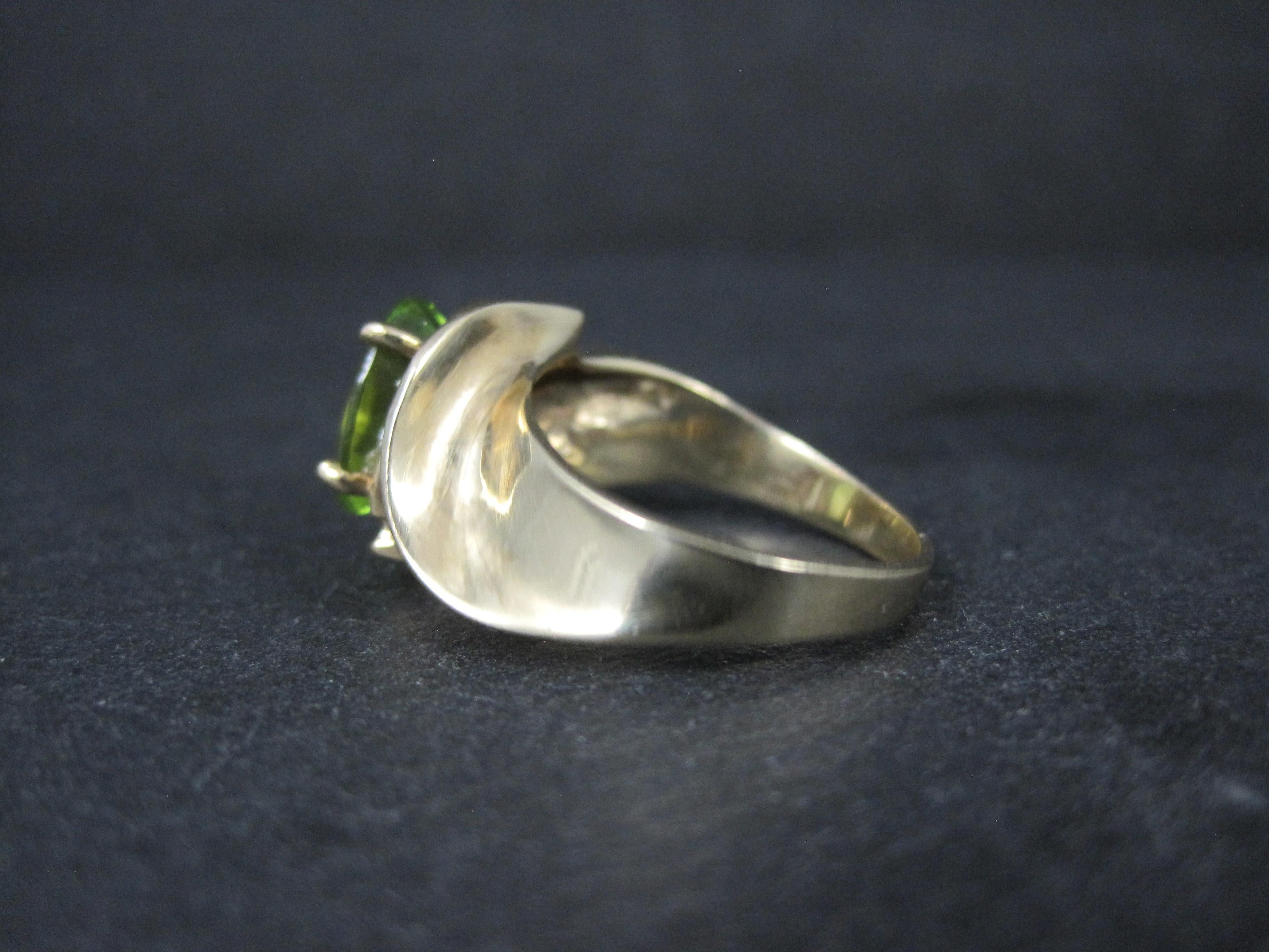 Vintage 1980er Jahre 10K Gelbgold Peridot Ring Größe 7 Damen im Angebot