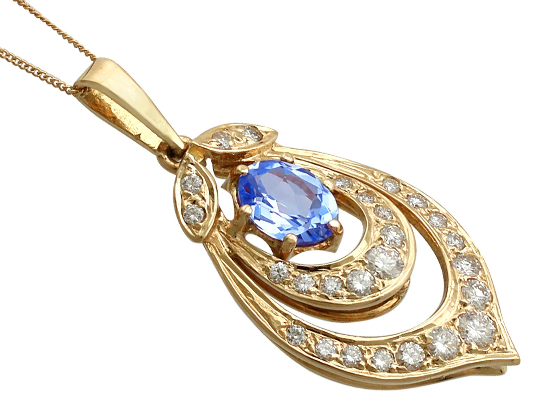 Vintage 1980s 1.10 Carat Oval Cut Aquamarine Diamond Yellow Gold Pendant In Excellent Condition For Sale In Jesmond, Newcastle Upon Tyne