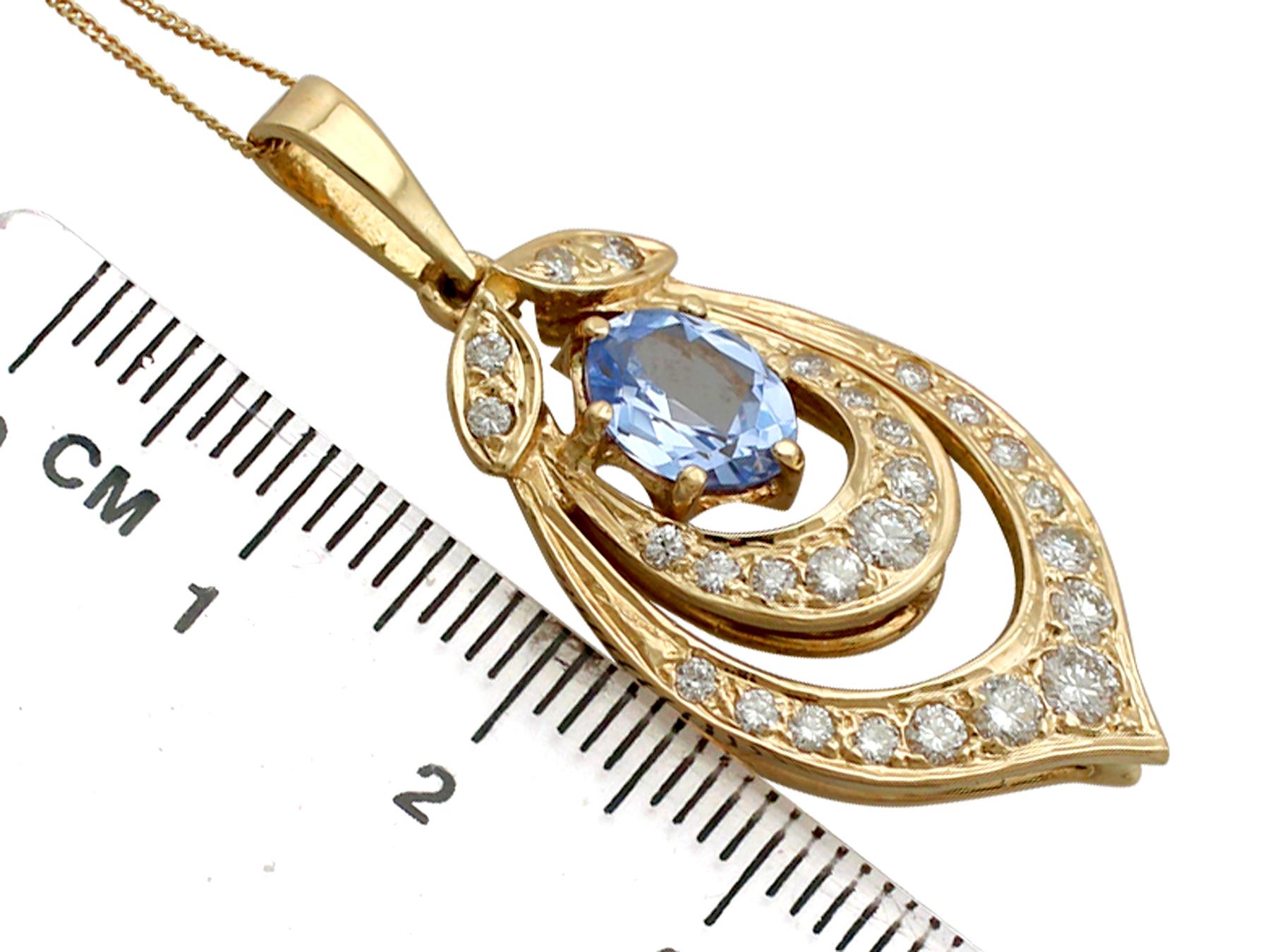Vintage 1980s 1.10 Carat Oval Cut Aquamarine Diamond Yellow Gold Pendant For Sale 2