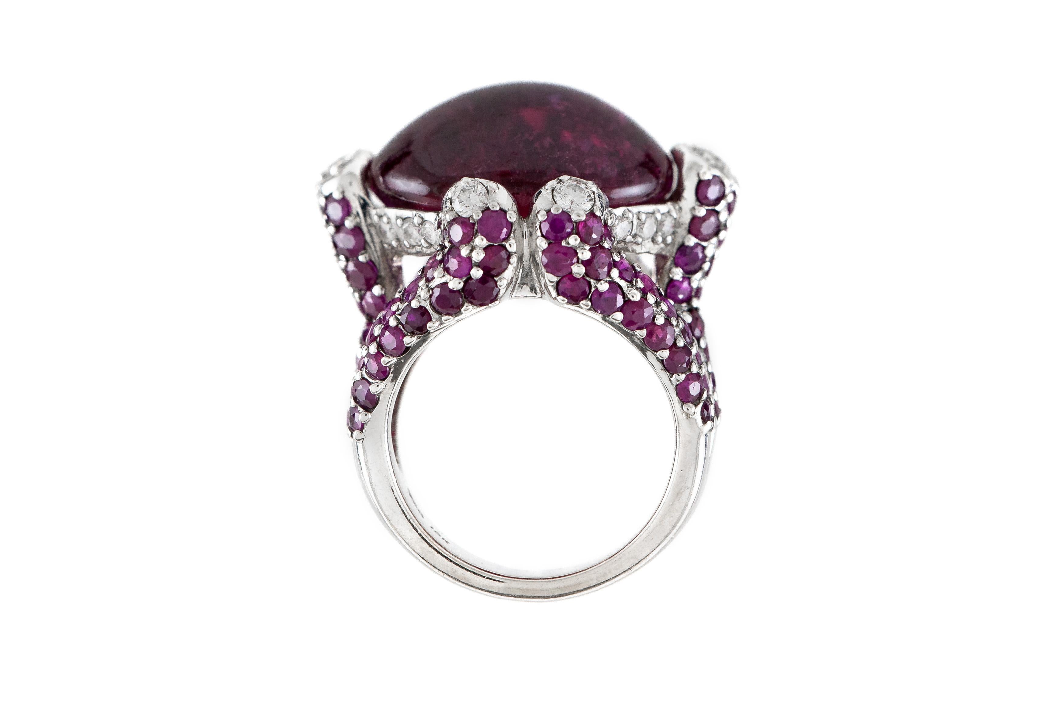 Vintage 1980s 12.00 Carat Rubellite Ring with Rubies and Diamonds In condizioni buone in vendita a New York, NY