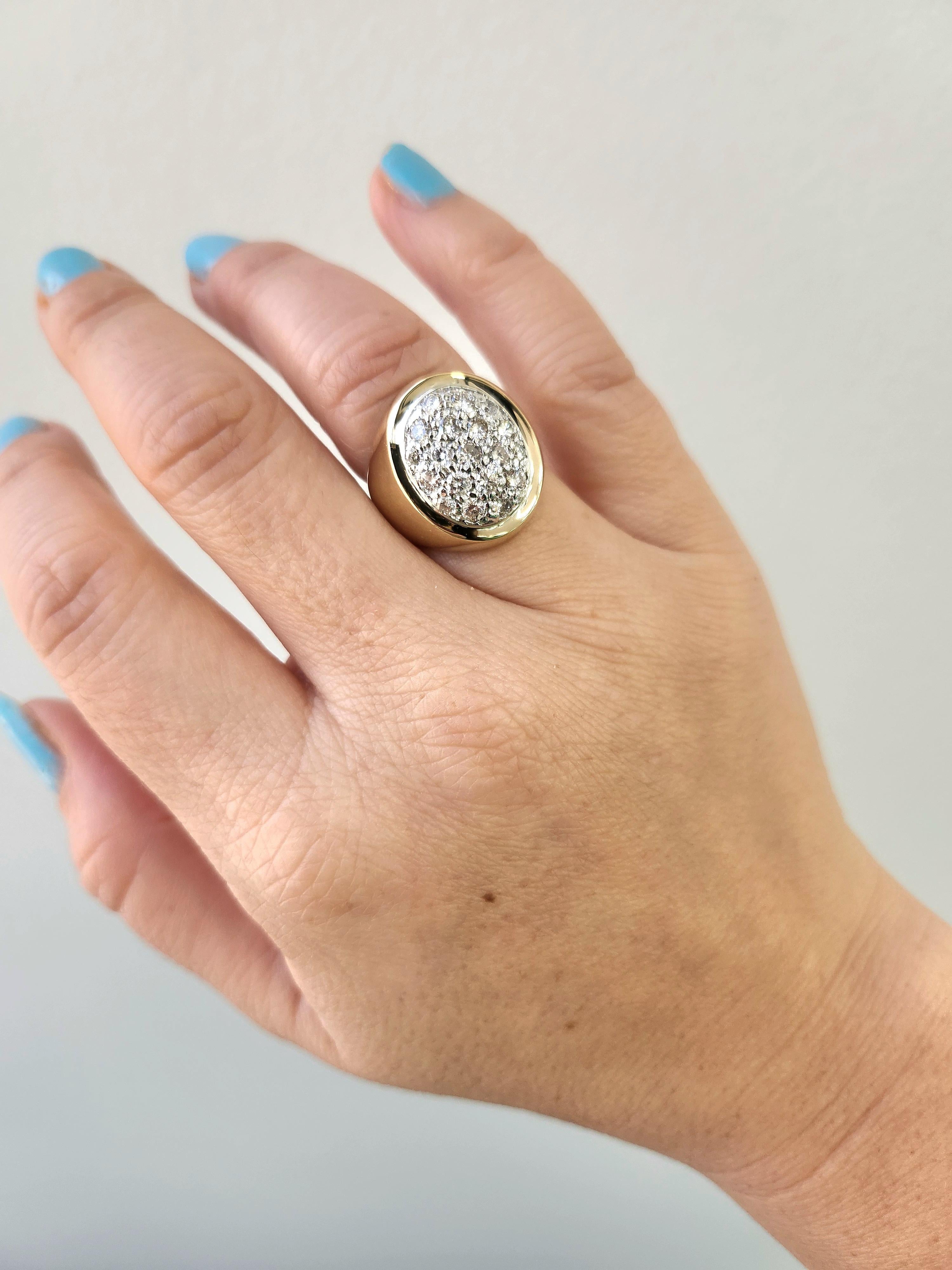 Anello Signet in oro 14K con accenti di diamanti in pavé
Fai una dichiarazione audace con questo favoloso  anello con sigillo super robusto, progettato per chi ama il lusso senza tempo con un tocco di brillantezza.

✨ Dettagli:

Metallo: Oro