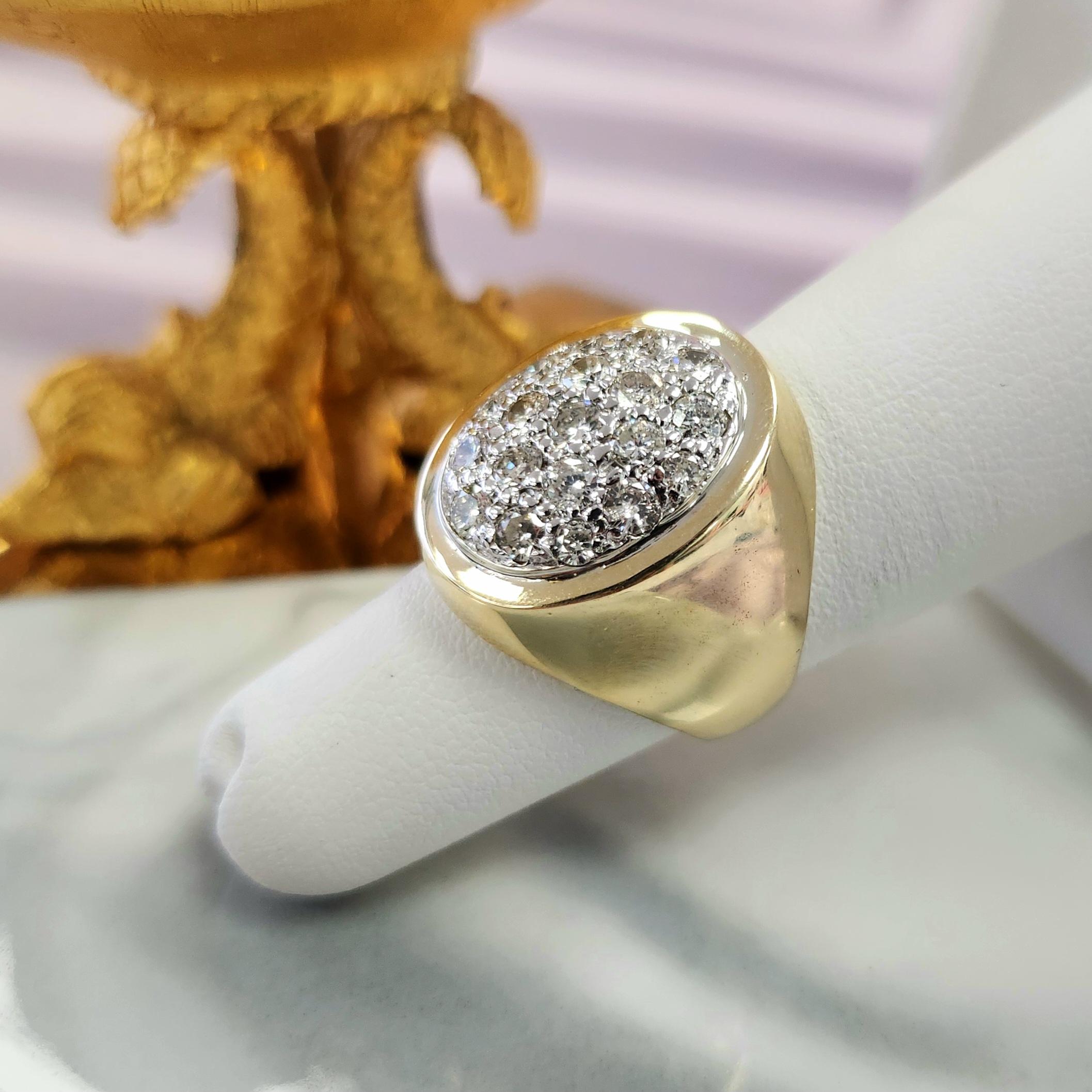 Anello con sigillo a cupola ovale in oro 14 carati, vintage anni '80  Diamante da 1 carato  Taglia 5.25 in vendita 2