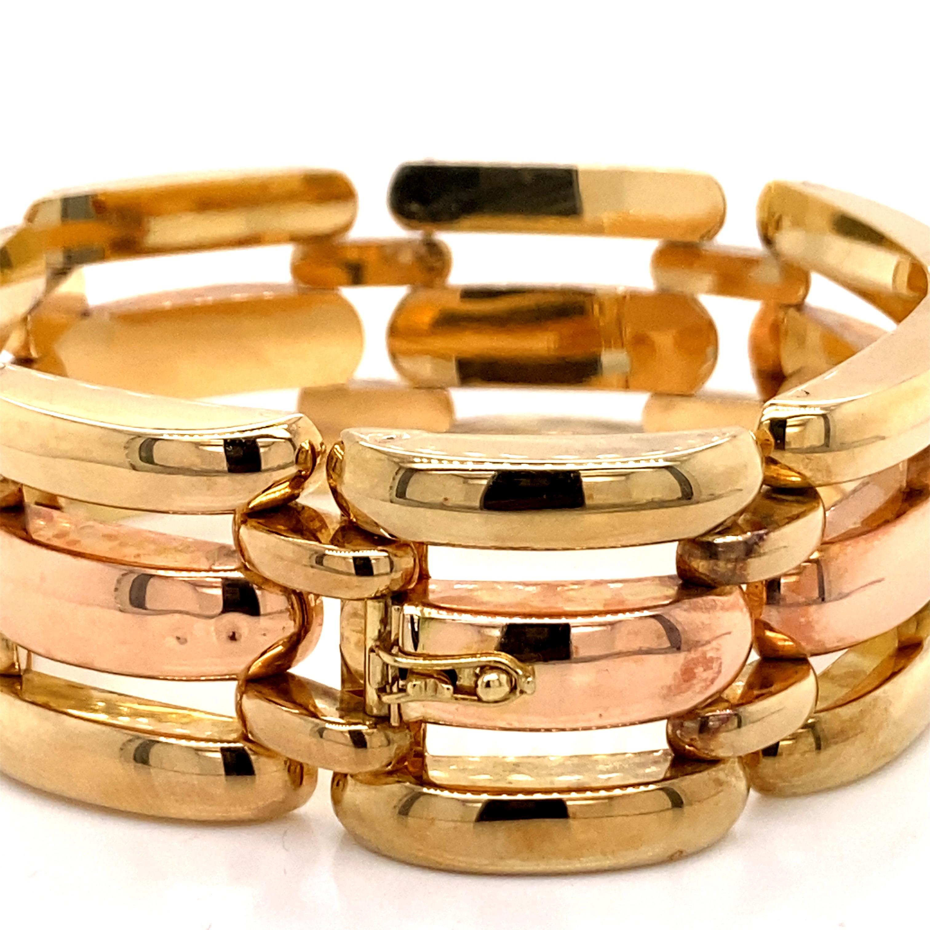 Vintage 1980s 14K Rose Gold and Green Gold Wide Link Bracelet - Das Armband misst 7,25 Zoll lang und 1 Zoll breit und verfügt über einen versteckten Verschluss für einen kontinuierlichen Stil. Das Armband wiegt 40 Gramm.