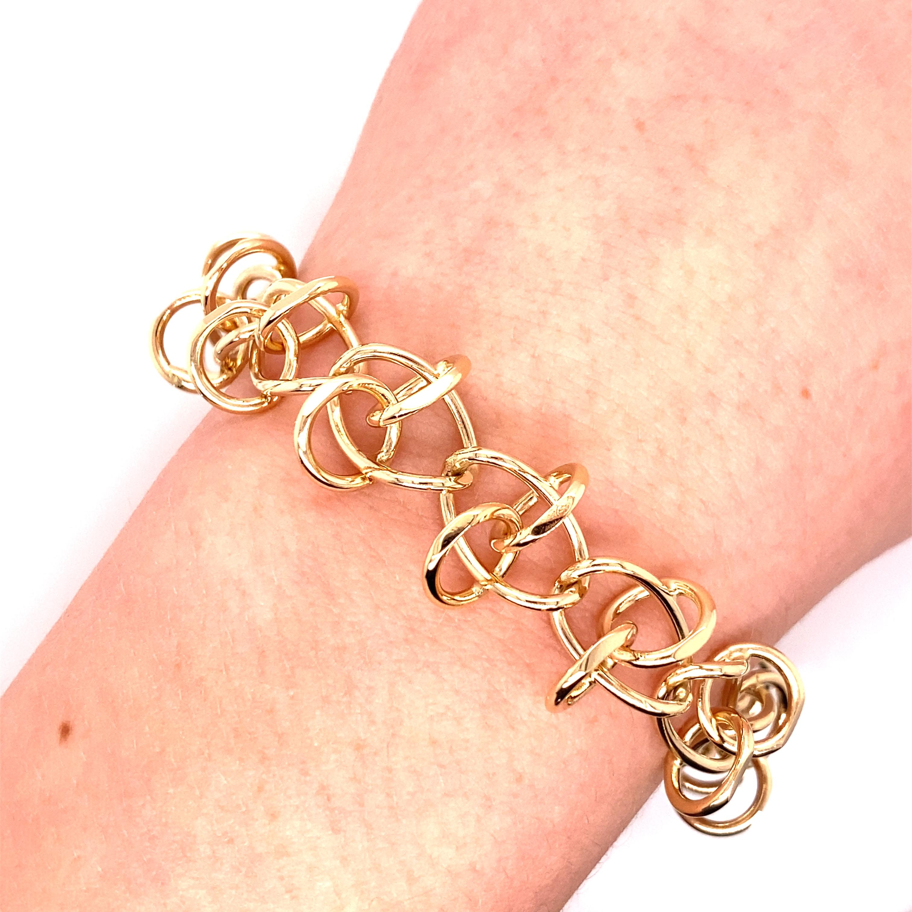 Vintage 1980's 14K Yellow Gold Charm Link Bracelet - Das moderne Design Link Armband kann mit oder ohne Charme getragen werden. Das Armband ist 7 Zoll lang und 1/2 Zoll breit und hat einen Druckknopfverschluss mit einer 8er-Sicherung. Das Gewicht