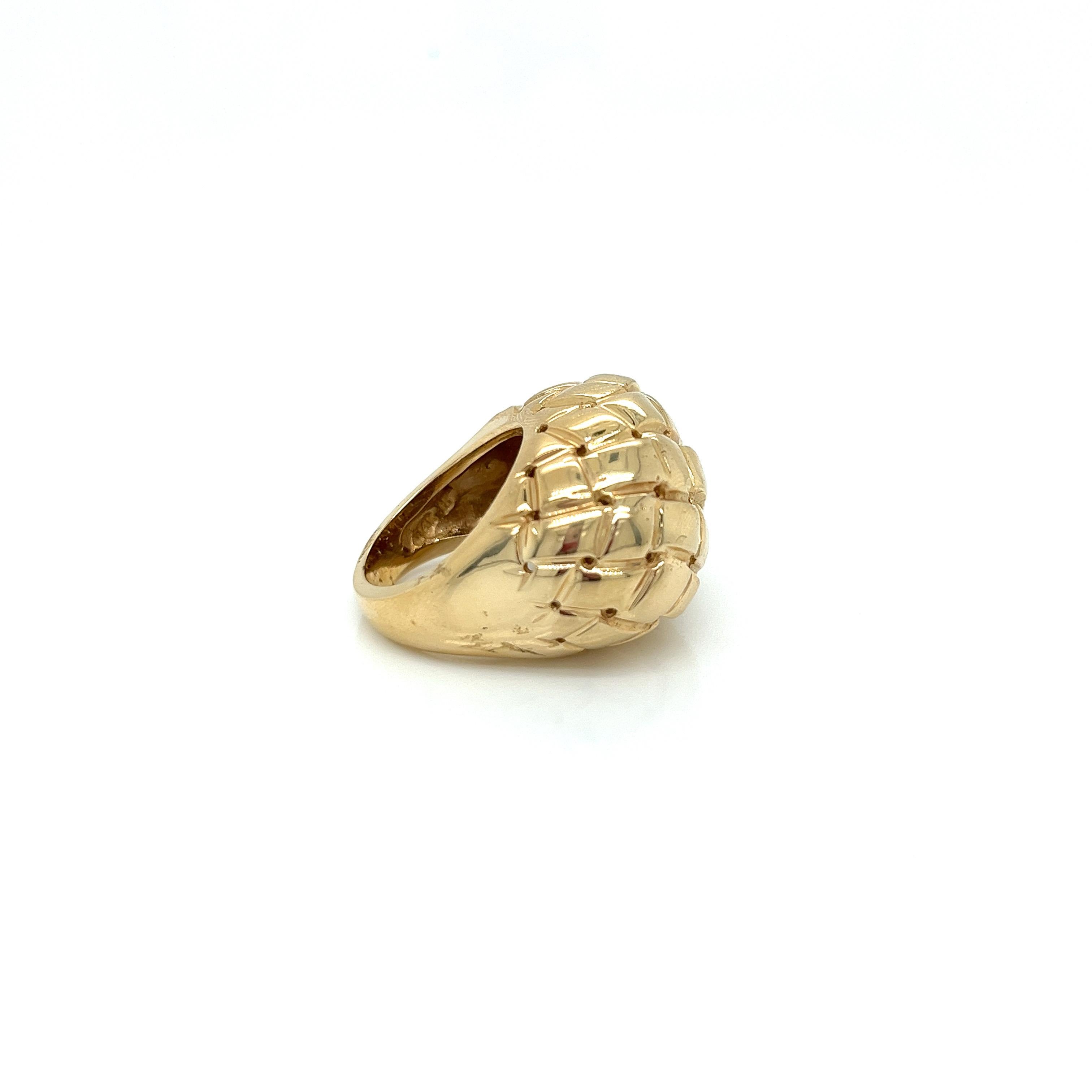 Vintage 1980's 14k Yellow Gold Dome Basket Weave Statement Ring In Excellent Condition For Sale In Boston, MA
