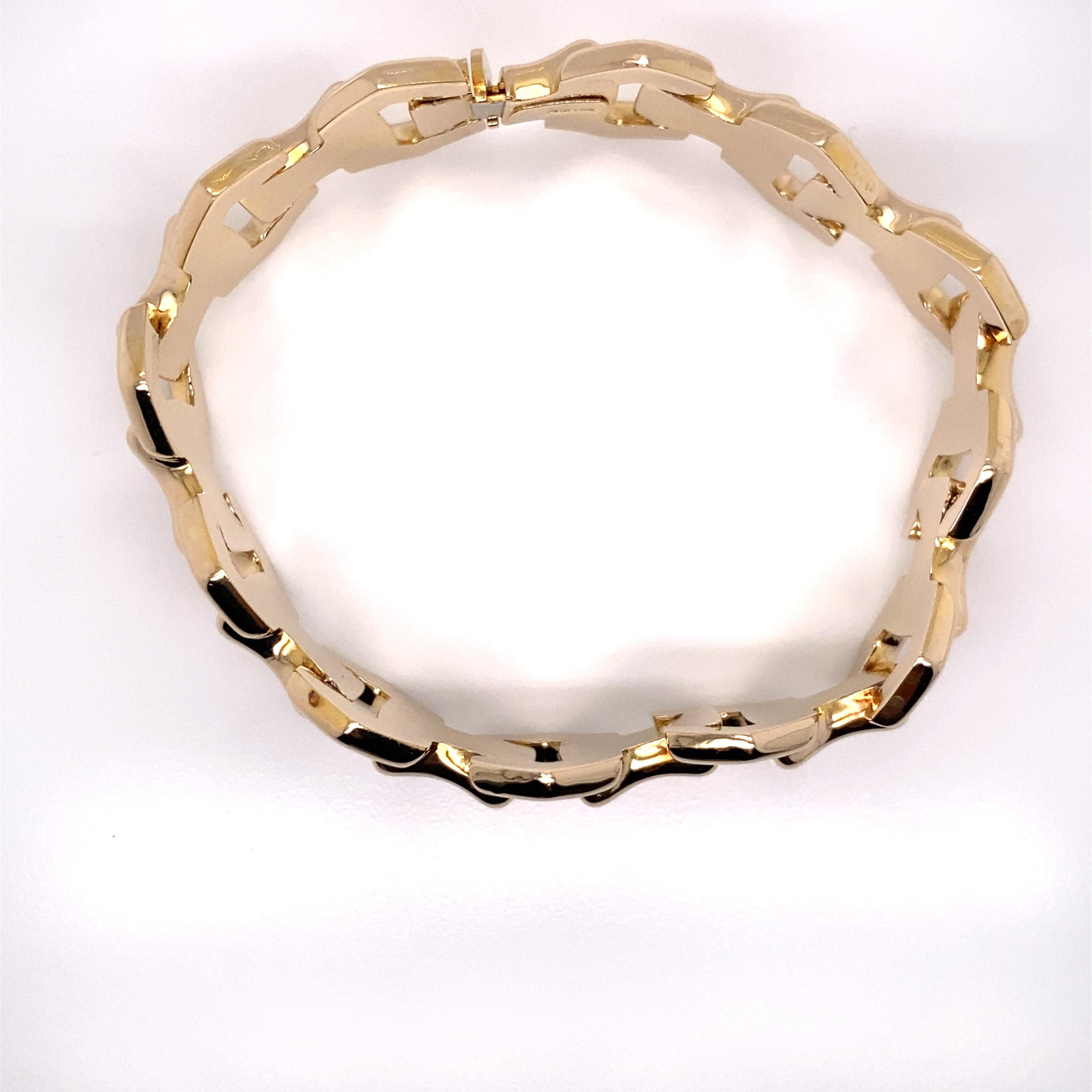 Vintage 1980s 14 Karat Yellow Gold Italian Bold Link Bracelet For Sale 1