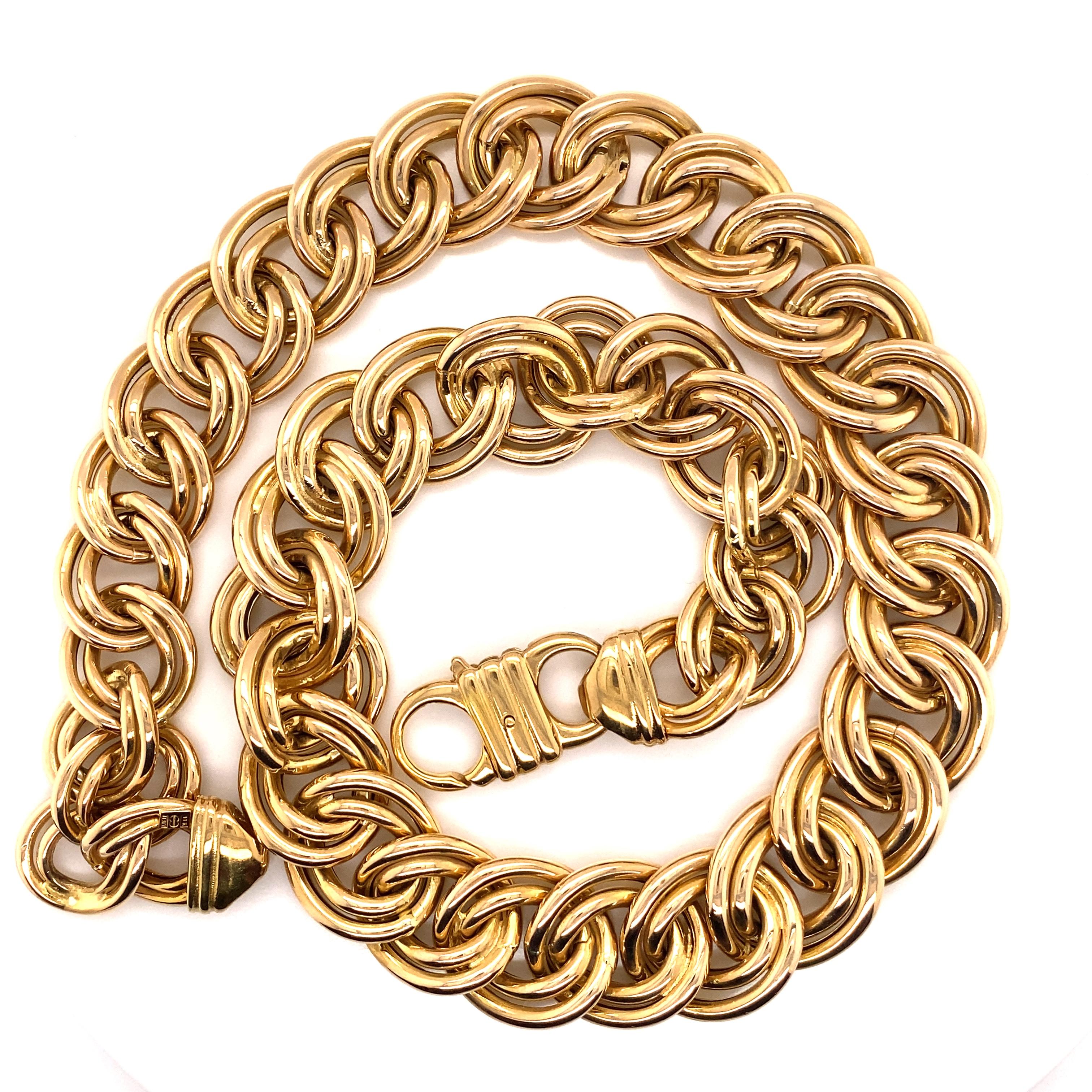 Vintage 1980's Collier en or jaune 14K italien à double câble - Ce collier classique en or de fabrication italienne comporte un double câble qui va de 3/4 pouce à l'avant à 1/2 pouce à l'arrière. La longueur du collier est de 18 pouces et comporte