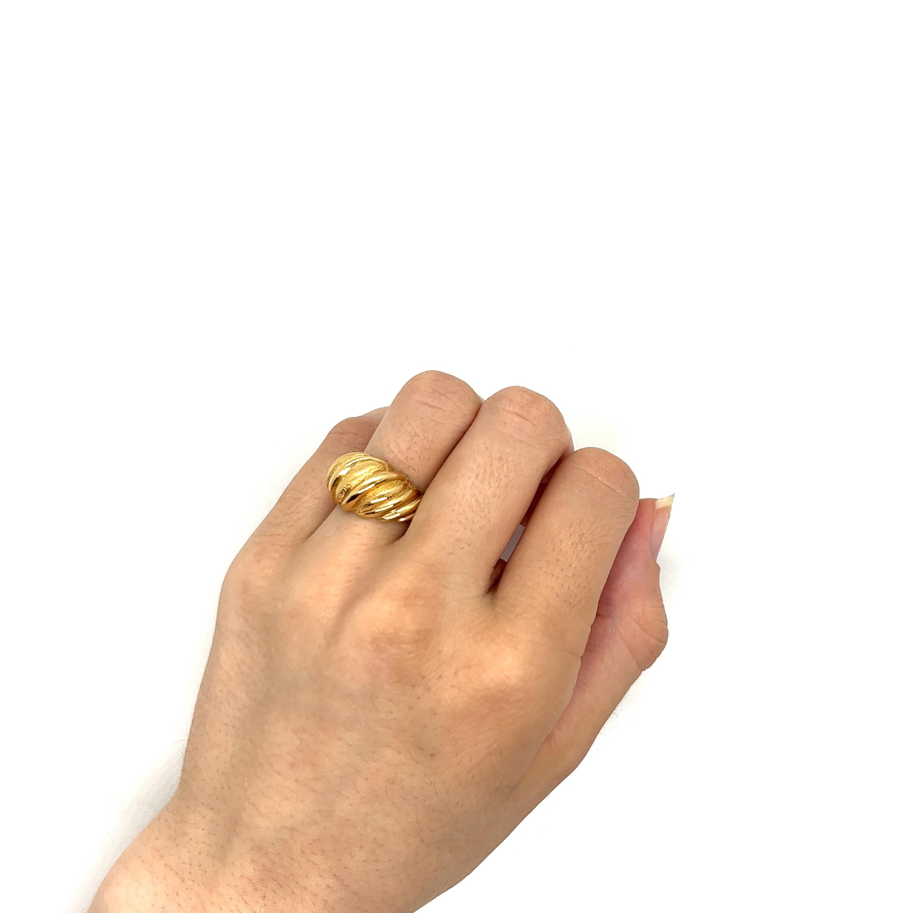 Vintage 1980's 14k Yellow Gold Shrimp Dome Statement Ring In Good Condition For Sale In Boston, MA