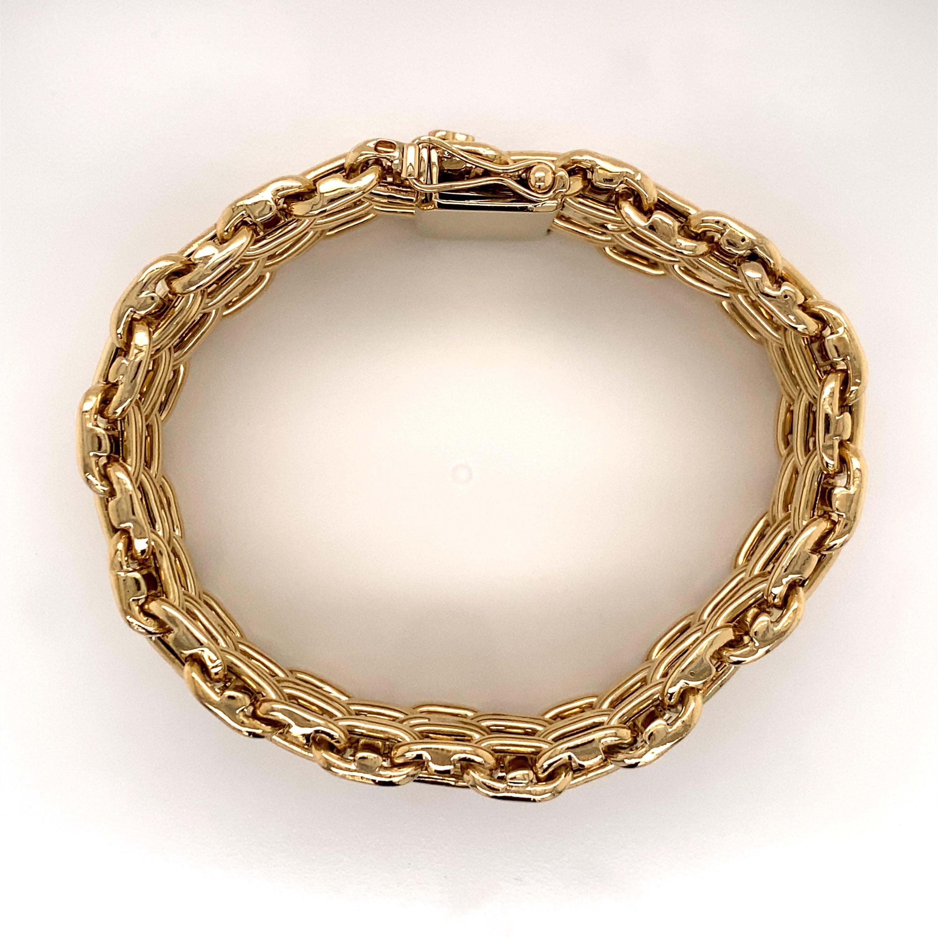 Vintage 1980 14 Karat Yellow Gold Wide Link Bracelet Bon état - En vente à Boston, MA