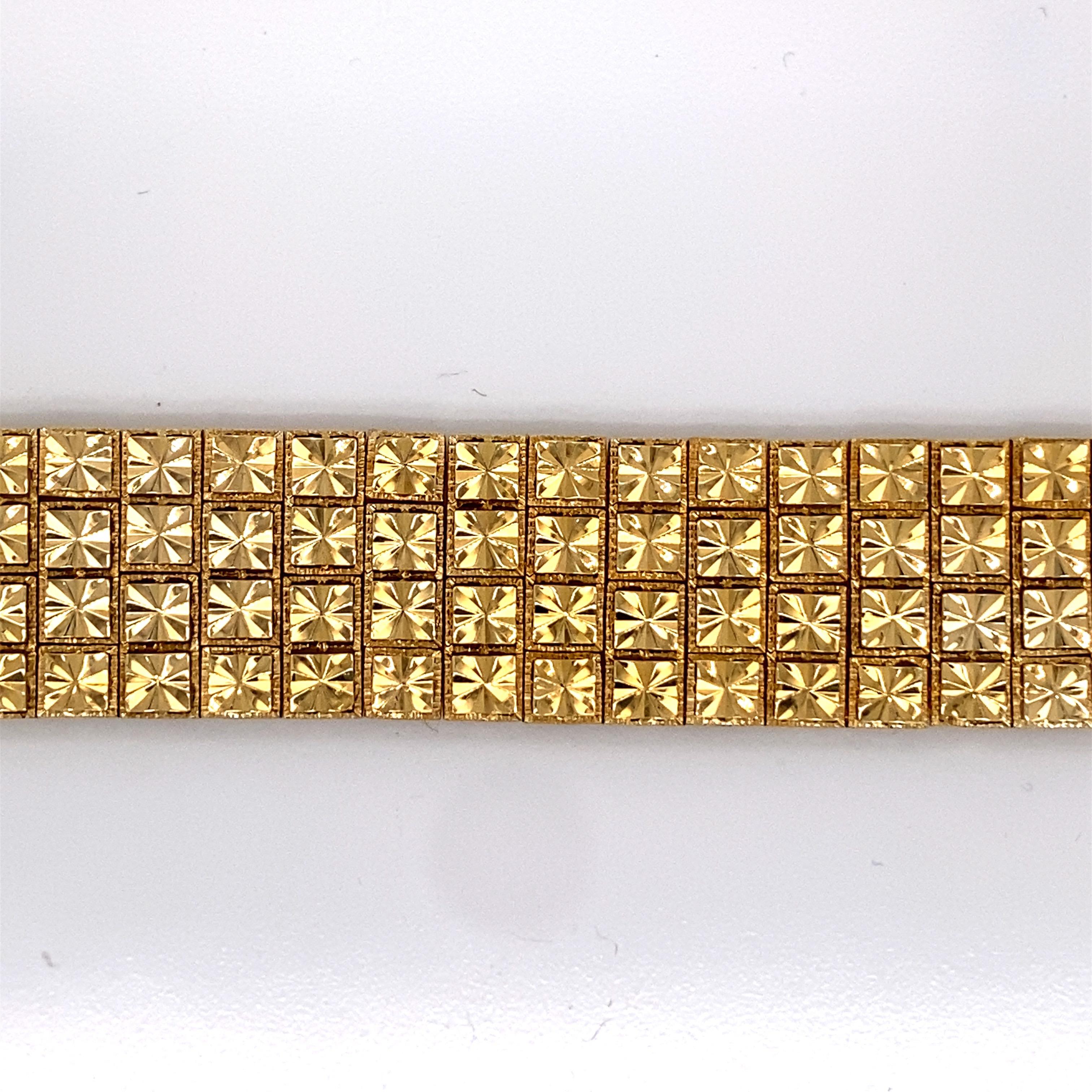 Women's or Men's Vintage 1980s 14 Karat Yellow Gold Wide Link Bracelet For Sale