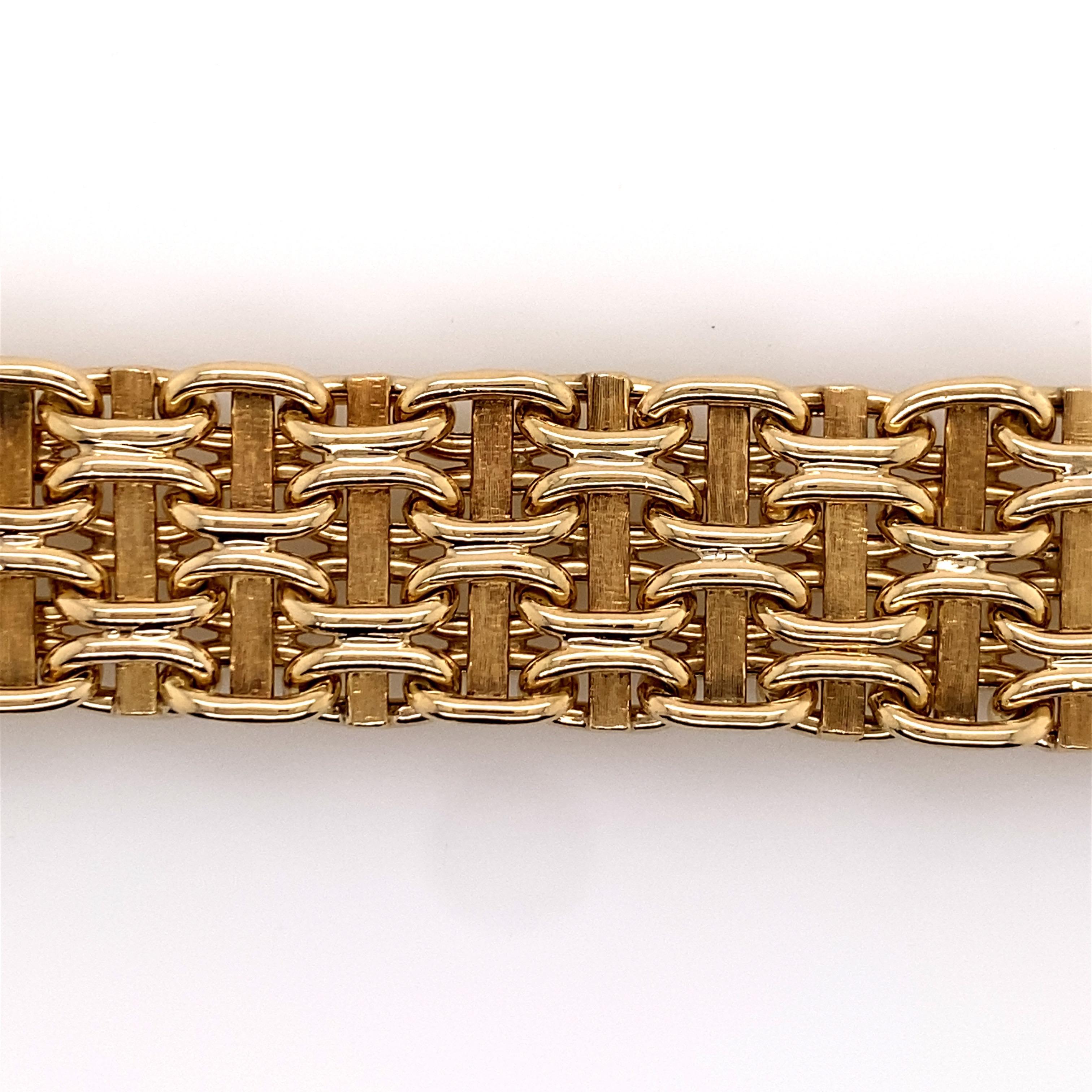 Vintage 1980 14 Karat Yellow Gold Wide Link Bracelet Pour femmes en vente
