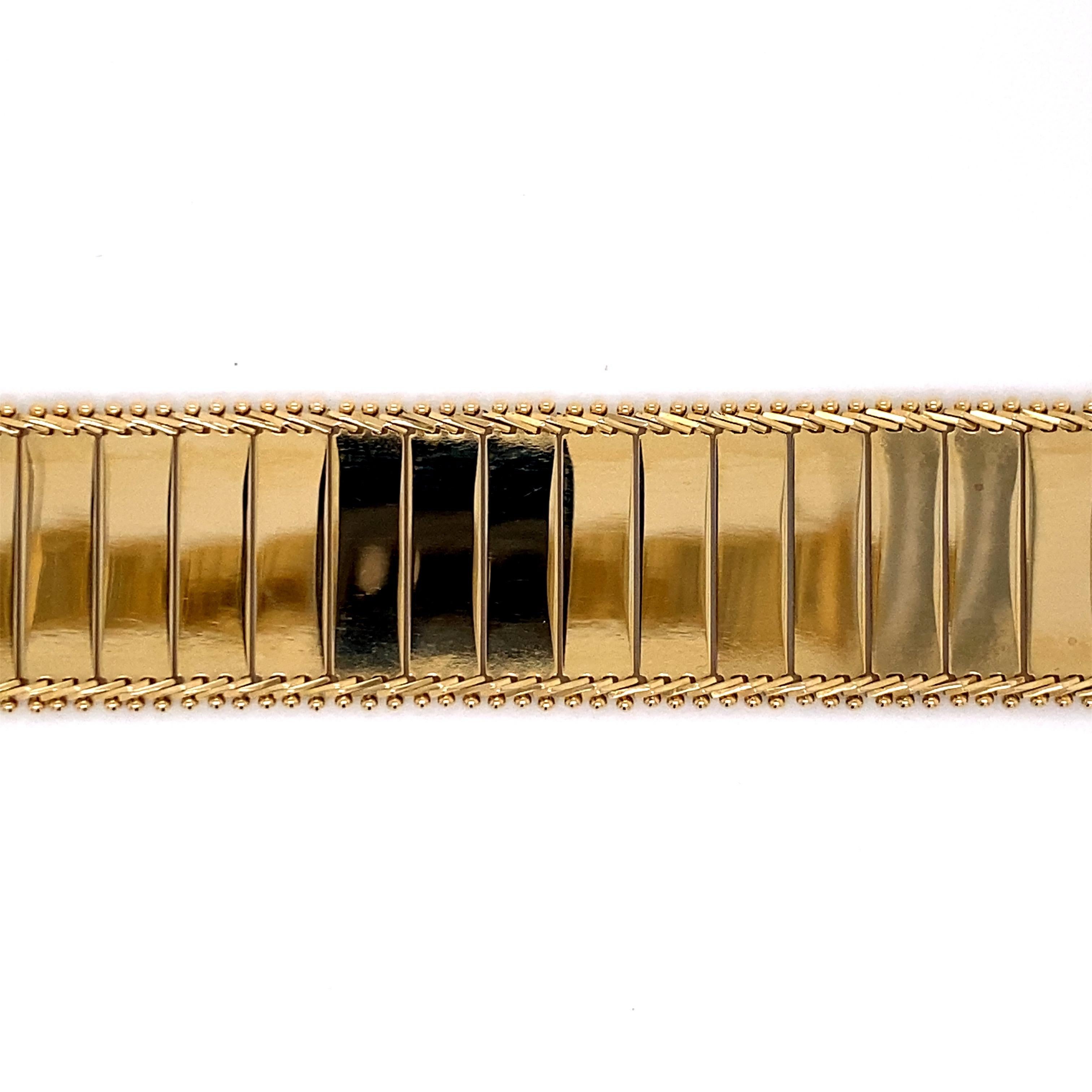 Women's Vintage 1980s 14 Karat Yellow Gold Wide Mirror Finish Link Bracelet For Sale