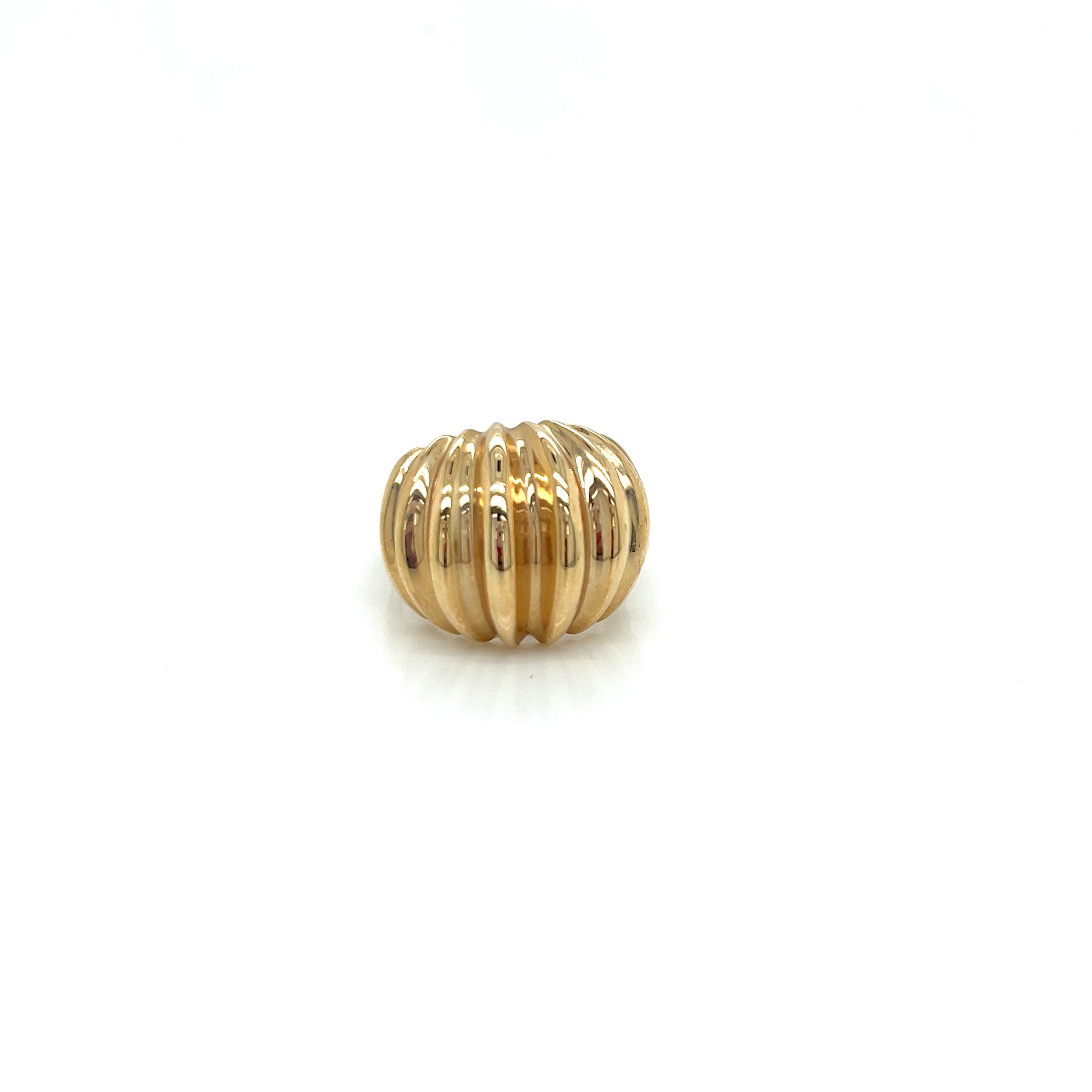 Vintage 1980's 14k Yellow Gold Wide Ribbed Dome Statement Ring In Good Condition For Sale In Boston, MA