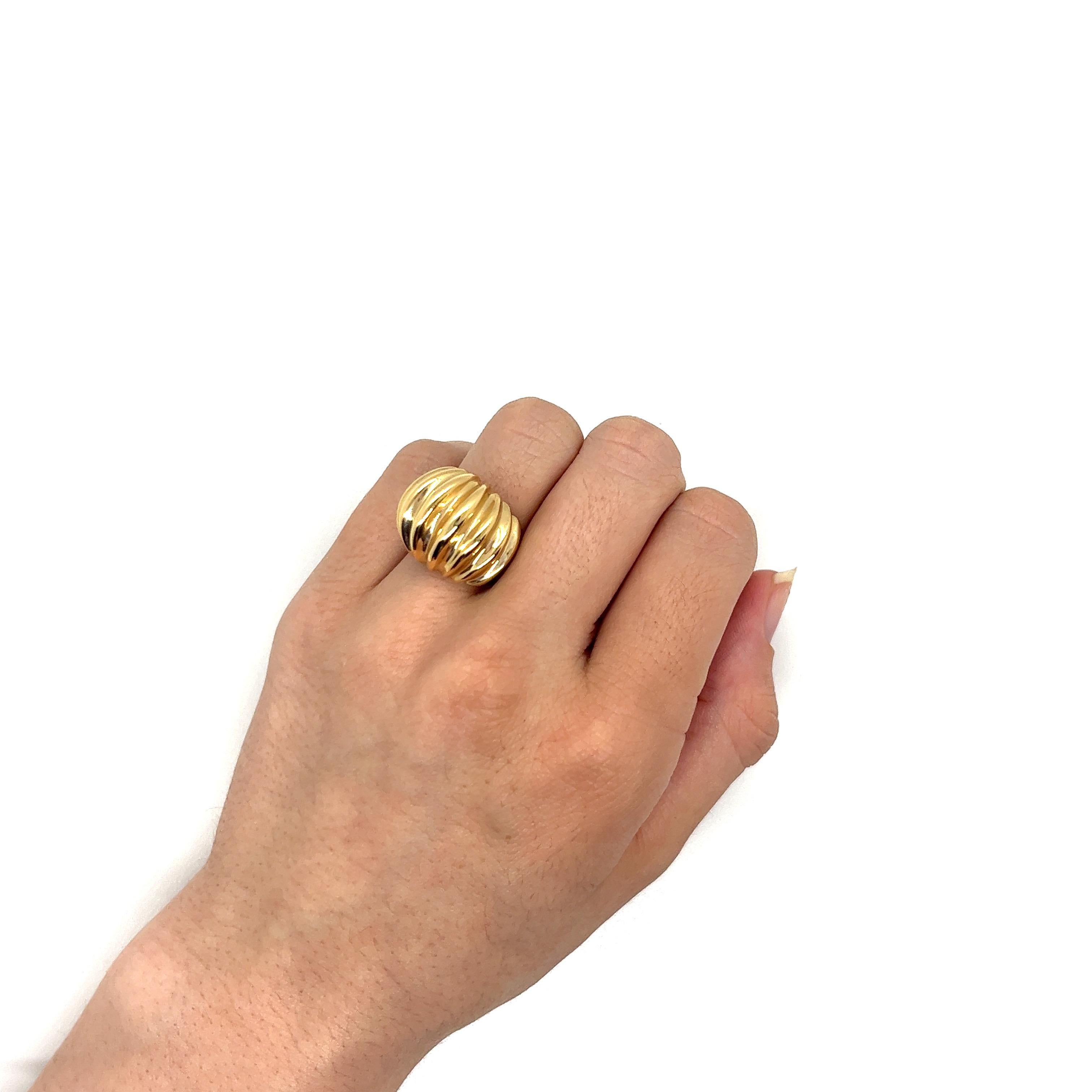 Vintage 1980's 14k Yellow Gold Wide Ribbed Dome Statement Ring For Sale 2