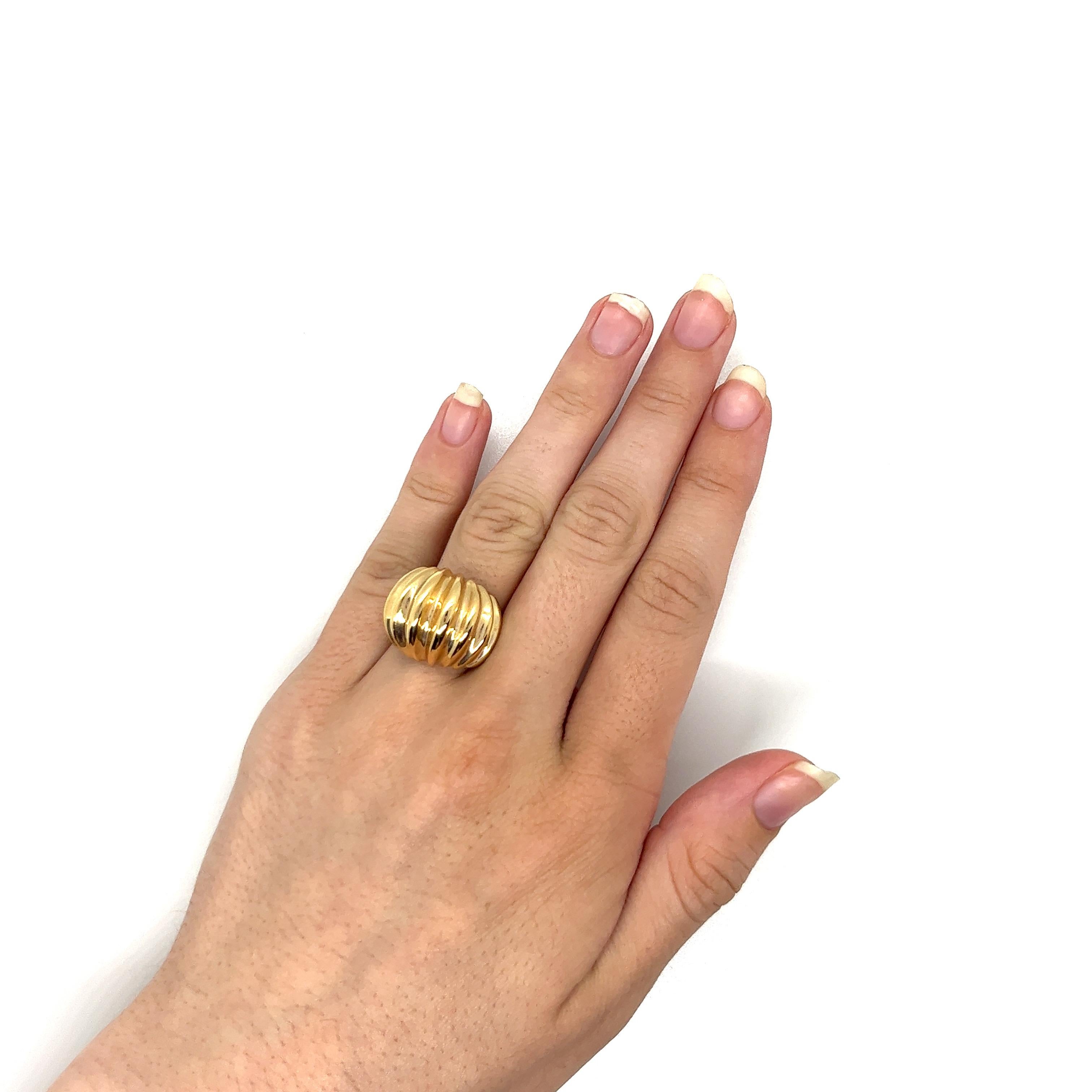 Vintage 1980's 14k Yellow Gold Wide Ribbed Dome Statement Ring For Sale 3