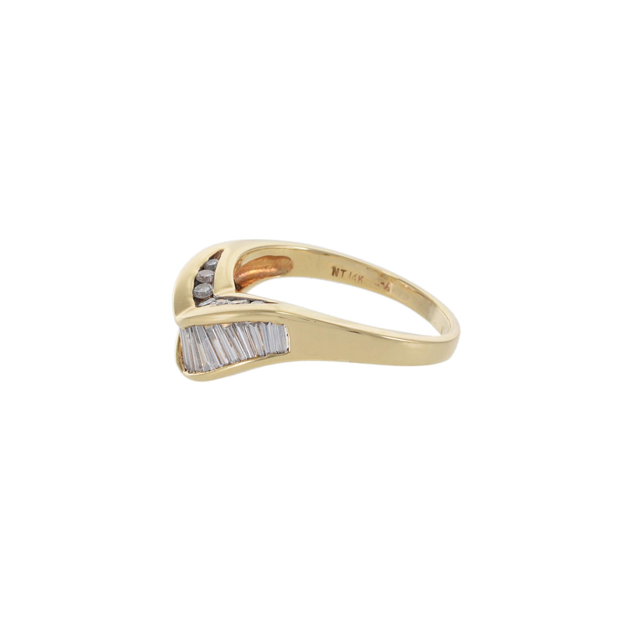 Taglio baguette Vintage By anni '80, fascia con diamanti in oro giallo 14KT in vendita