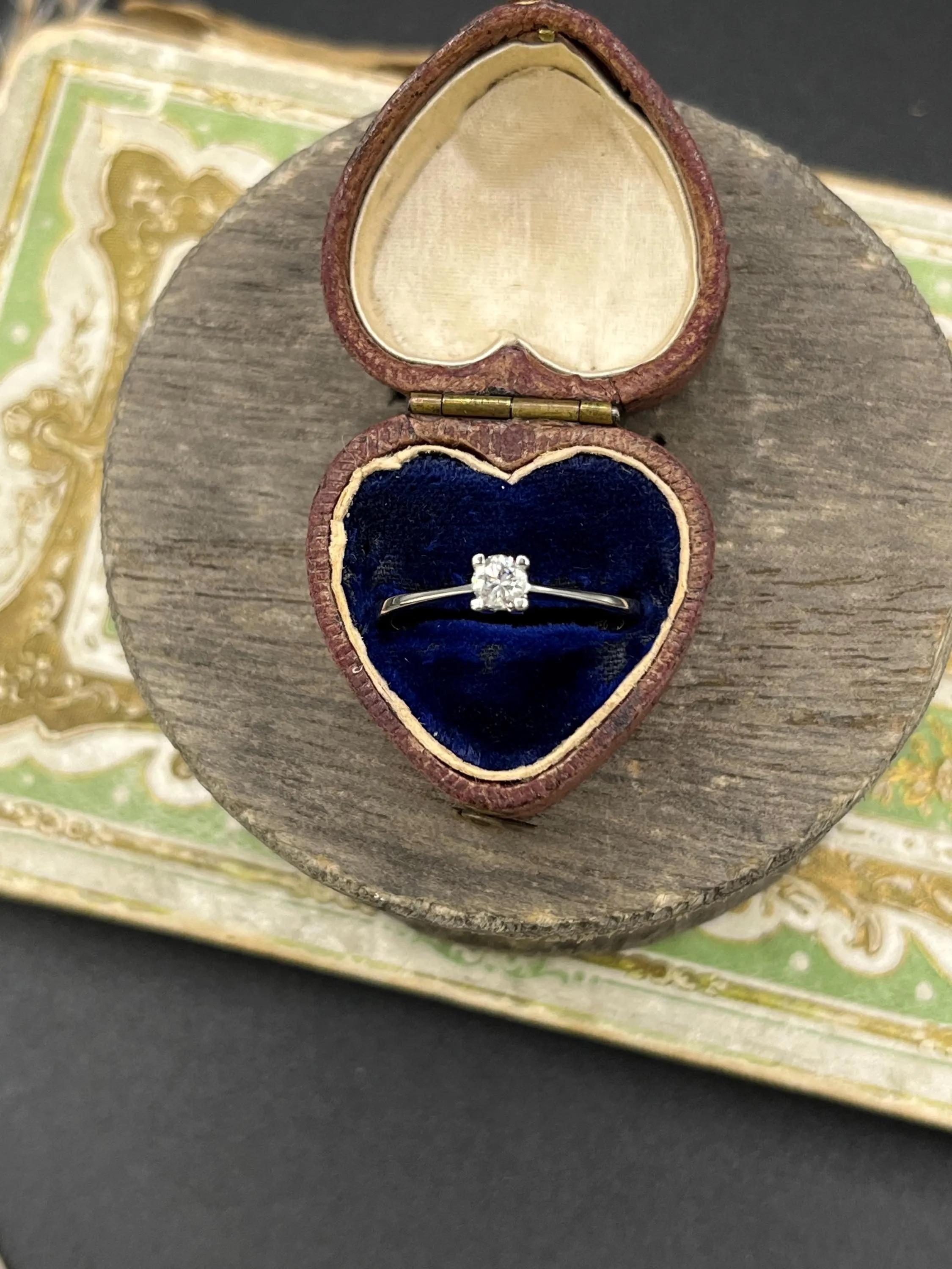 Vintage 1980's 18ct Weißgold, Diamant Single Stone Verlobungsring (Brillantschliff) im Angebot