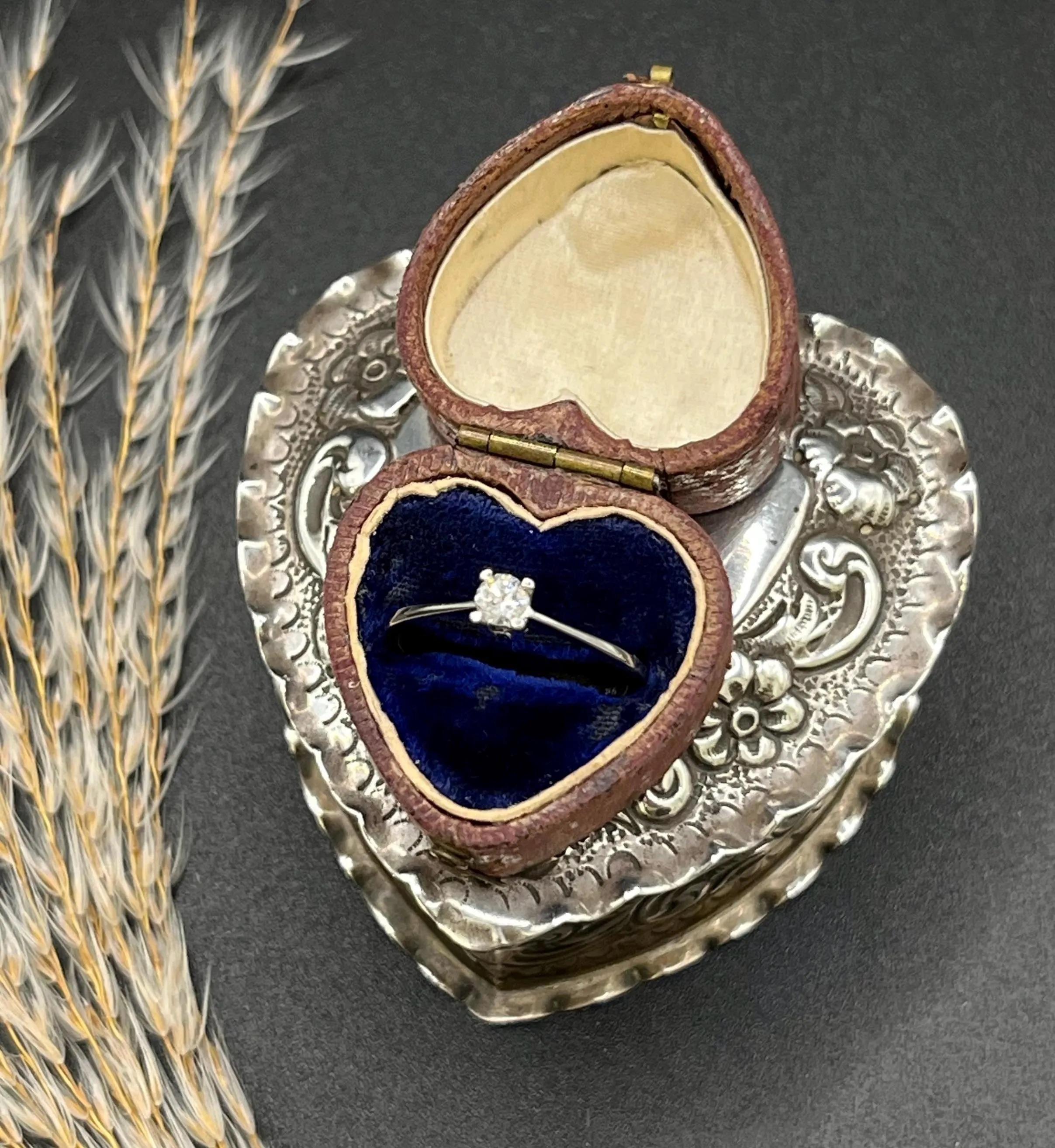 Vintage 1980's 18ct Weißgold, Diamant Single Stone Verlobungsring im Zustand „Gut“ im Angebot in Brighton, GB