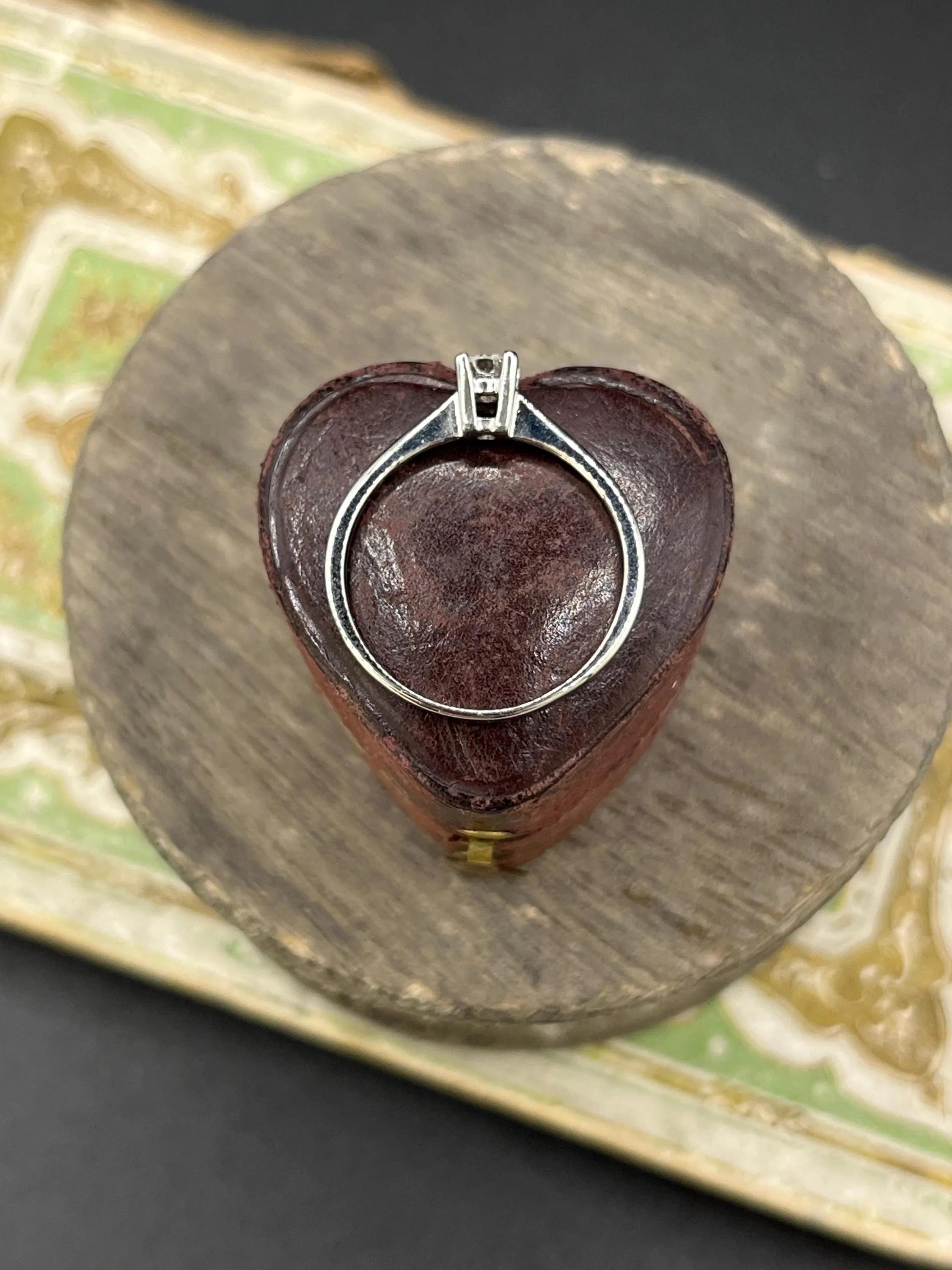 Vintage 1980's 18ct Weißgold, Diamant Single Stone Verlobungsring im Angebot 4