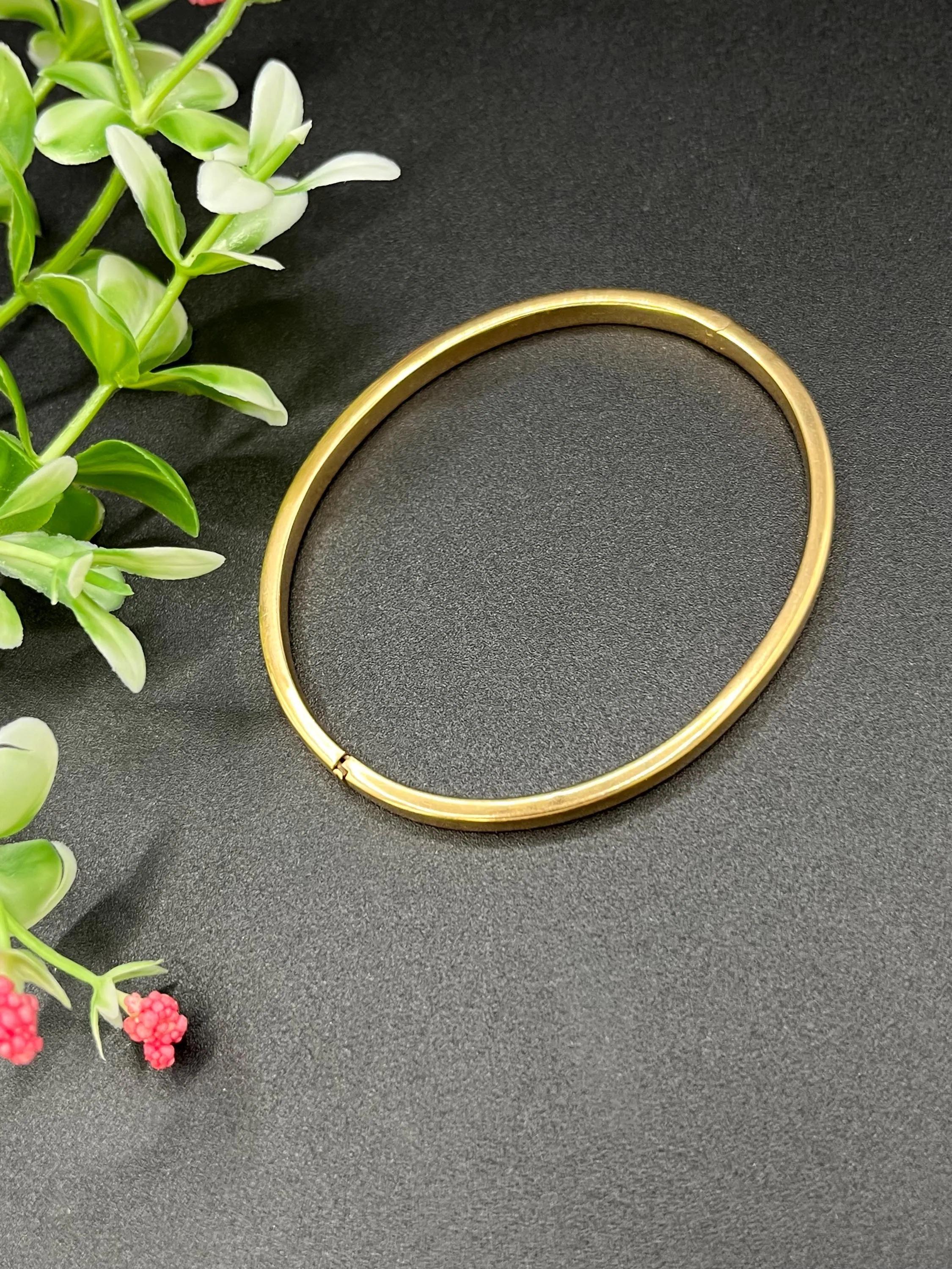 Vintage 1980s 18ct Gelbgold, Schlichter Armreif mit Scharnier im Zustand „Gut“ im Angebot in Brighton, GB