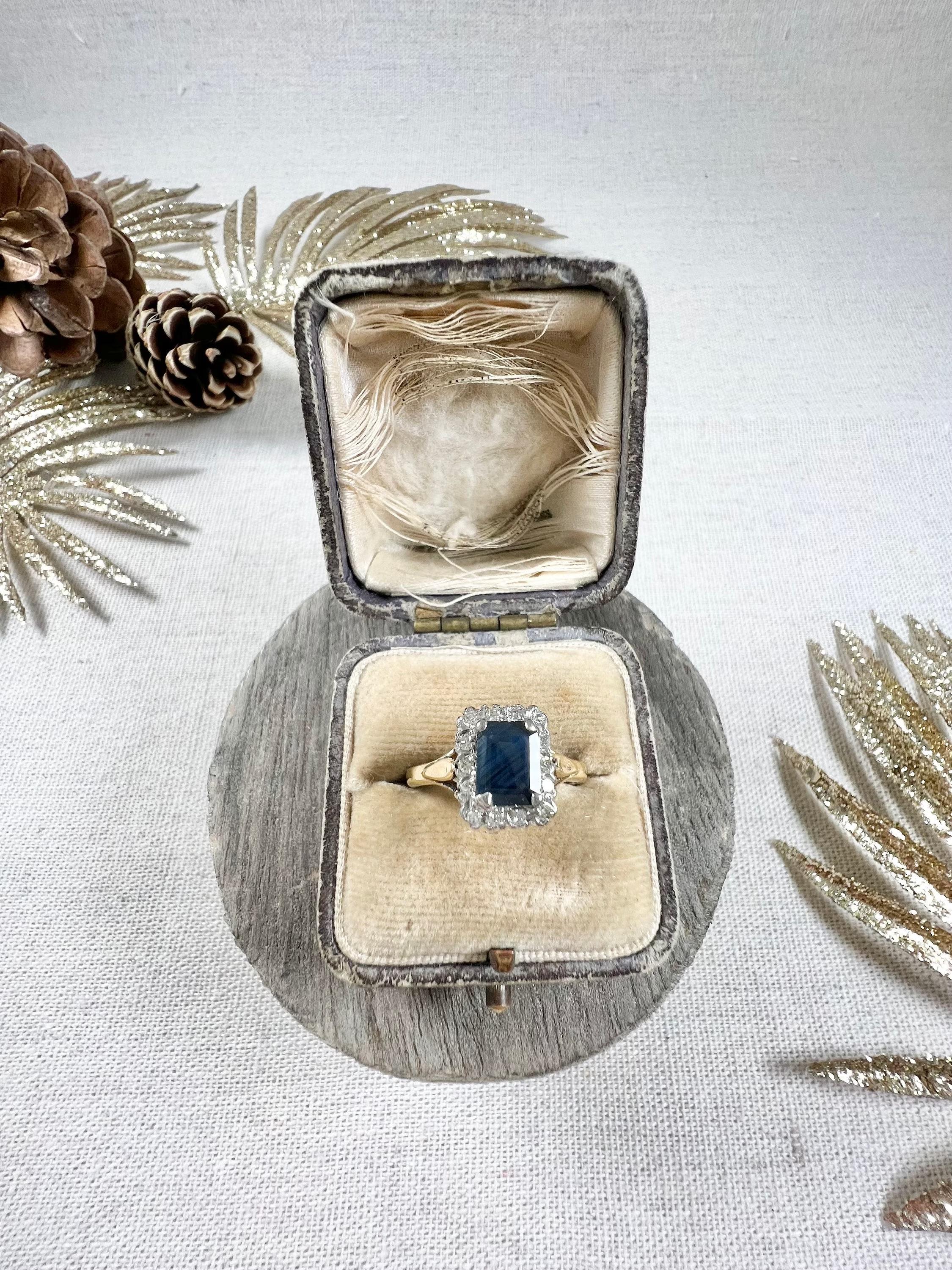 Vintage 1980's 18ct Gelb/Weiß Gold Saphir Diamant Rechteckiger Cluster Ring (Gemischter Schliff) im Angebot