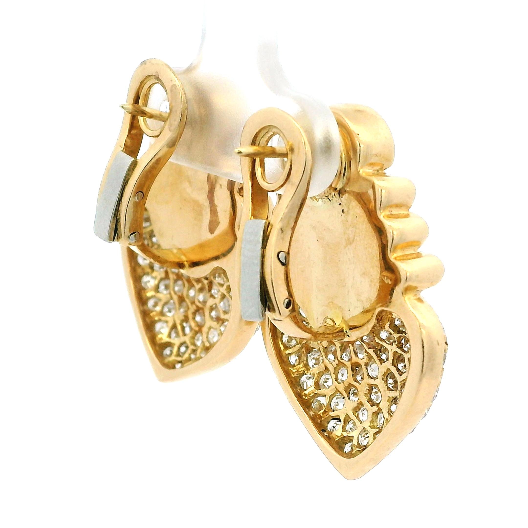 Vintage 1980s 18K Gold 3ct Diamond Pave Heart Earrings In Excellent Condition For Sale In Miami, FL