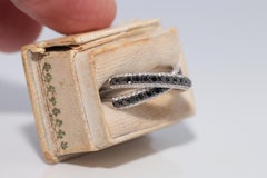 Vintage 1980s 18k Gold Natural Black And White Diamond Decorated Ring