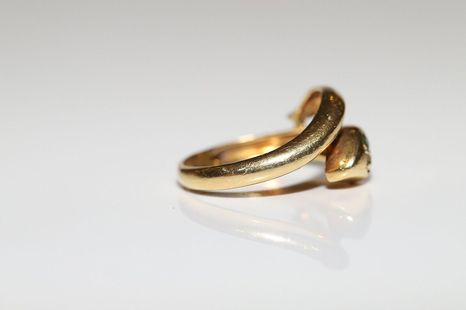 Vintage 1980er Jahre 18 Karat Gold Natürlicher Diamant und Smaragd Dekorierter Schlangenring (Brillantschliff)