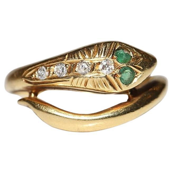Vintage 1980er Jahre 18 Karat Gold Natürlicher Diamant und Smaragd Dekorierter Schlangenring