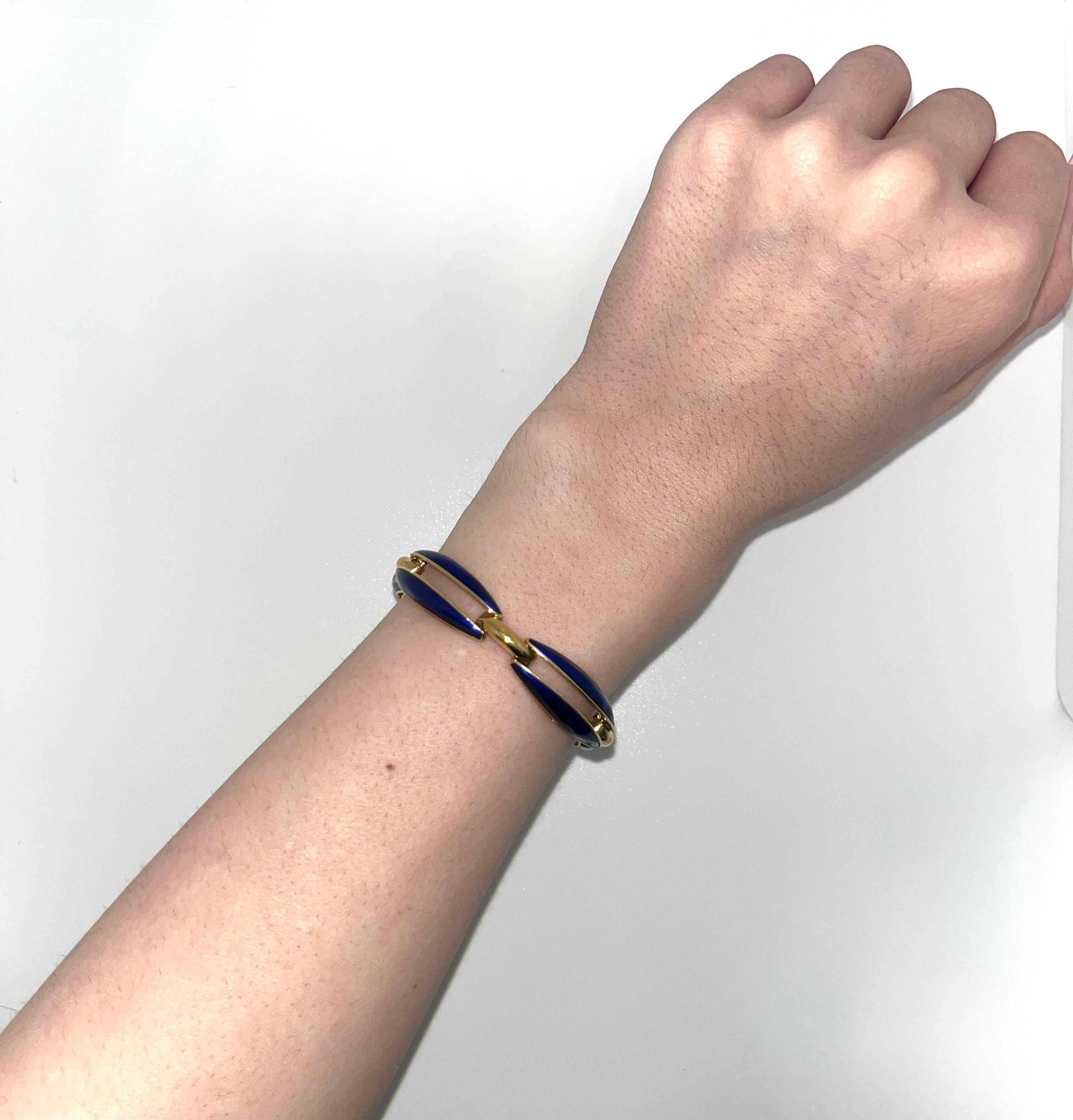 Vintage 1980's 18K Yellow Gold Italian Blue Enamel and Gold Bracelet For Sale 2
