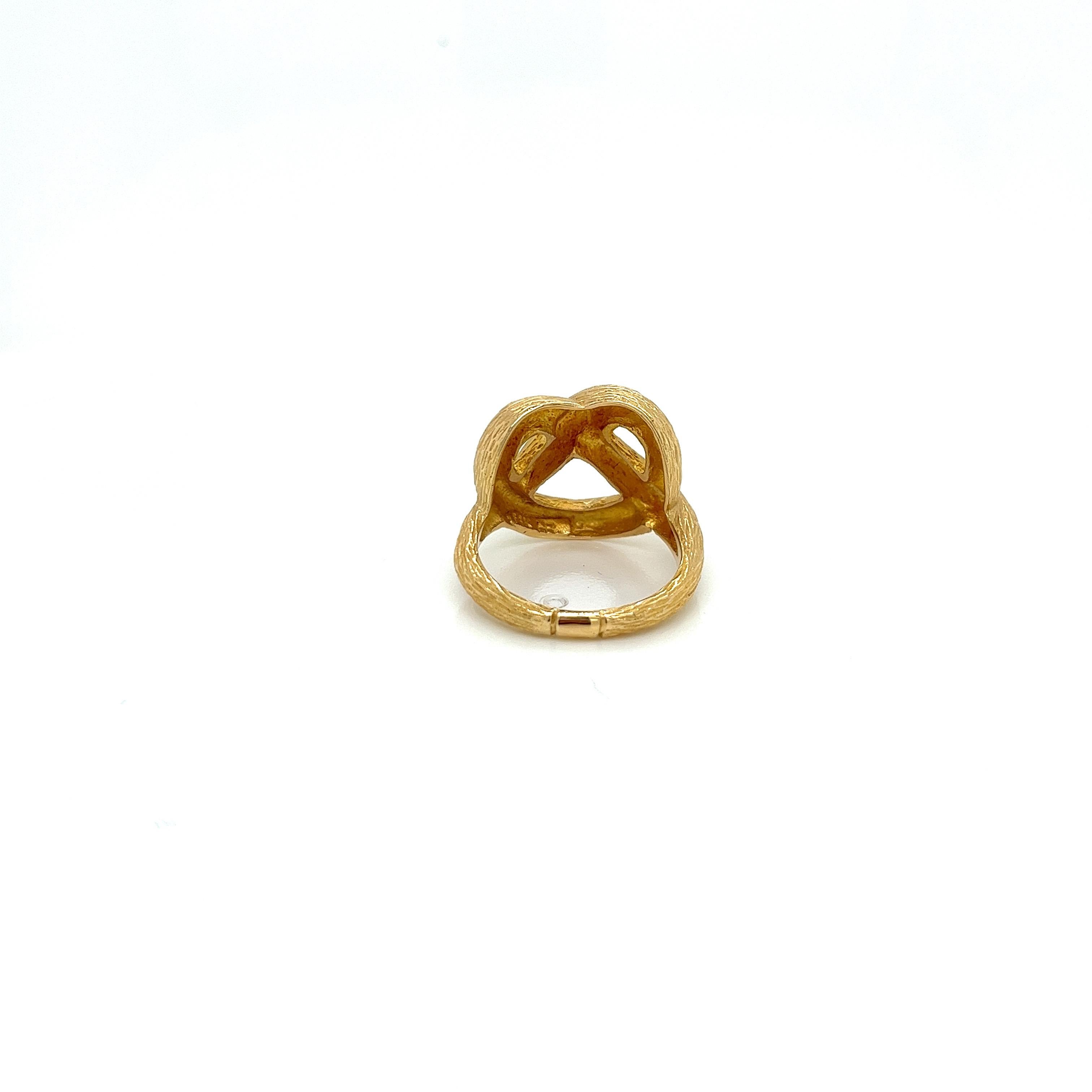 Vintage 1980's 18k Yellow Gold Pretzel Statement Ring. The measure of the top of the ring 15mm x 18mm. The width of the band is 3mm wide. The finger size is 6.75 and it can be sized upon request. The ring weighs 5.67g.