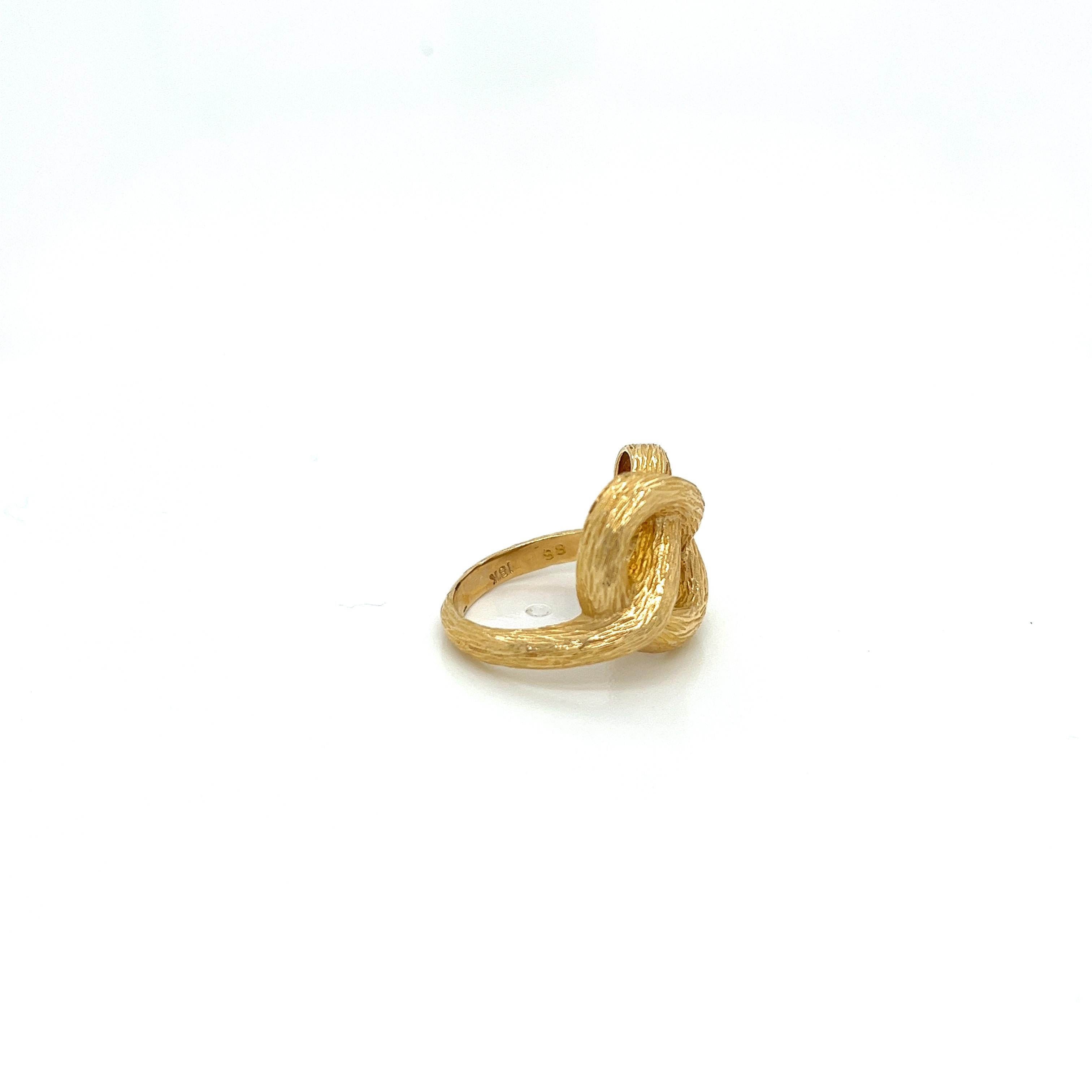 Modern Vintage 1980's 18k Yellow Gold Pretzel Statement Ring For Sale
