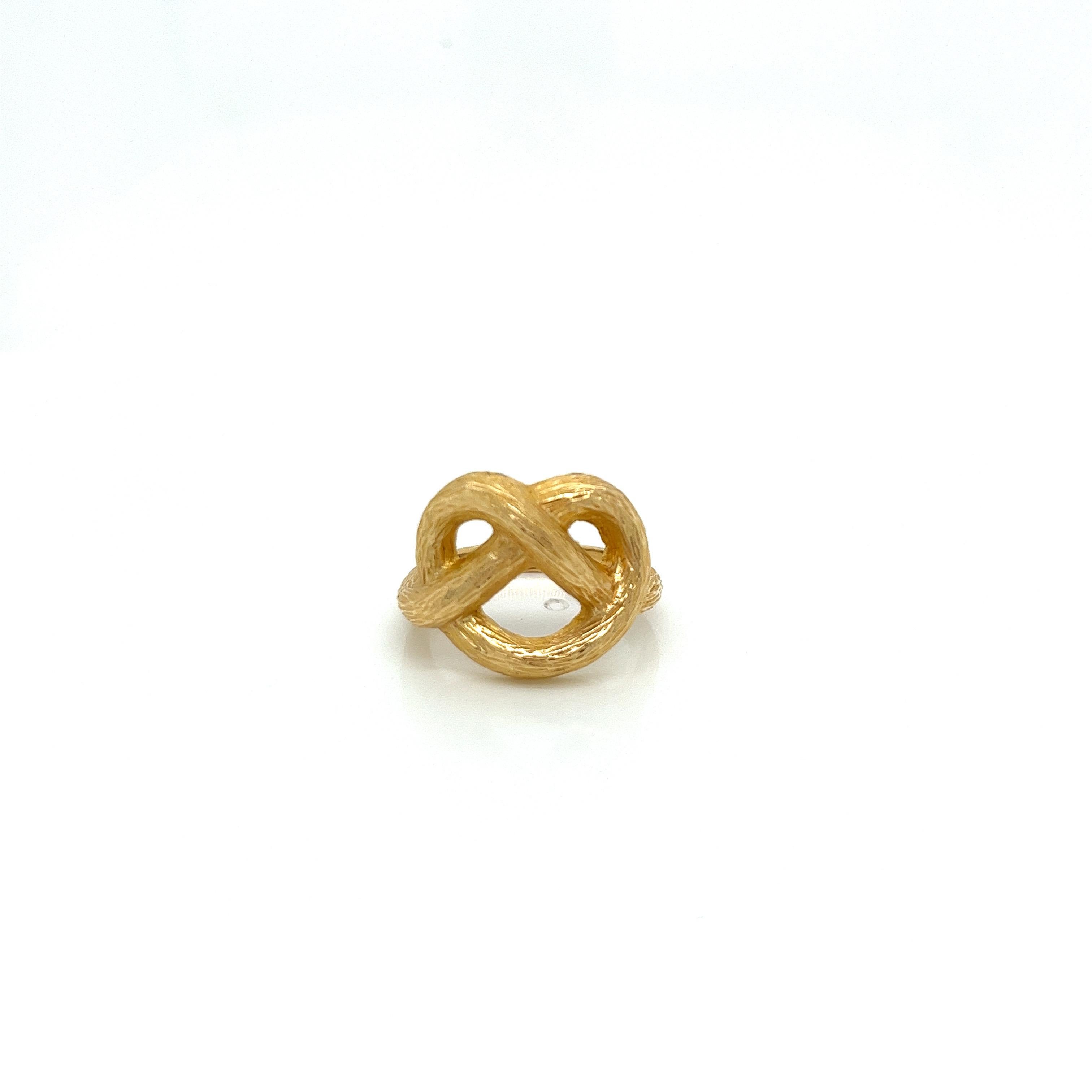 Vintage 1980's 18k Yellow Gold Pretzel Statement Ring In New Condition For Sale In Boston, MA