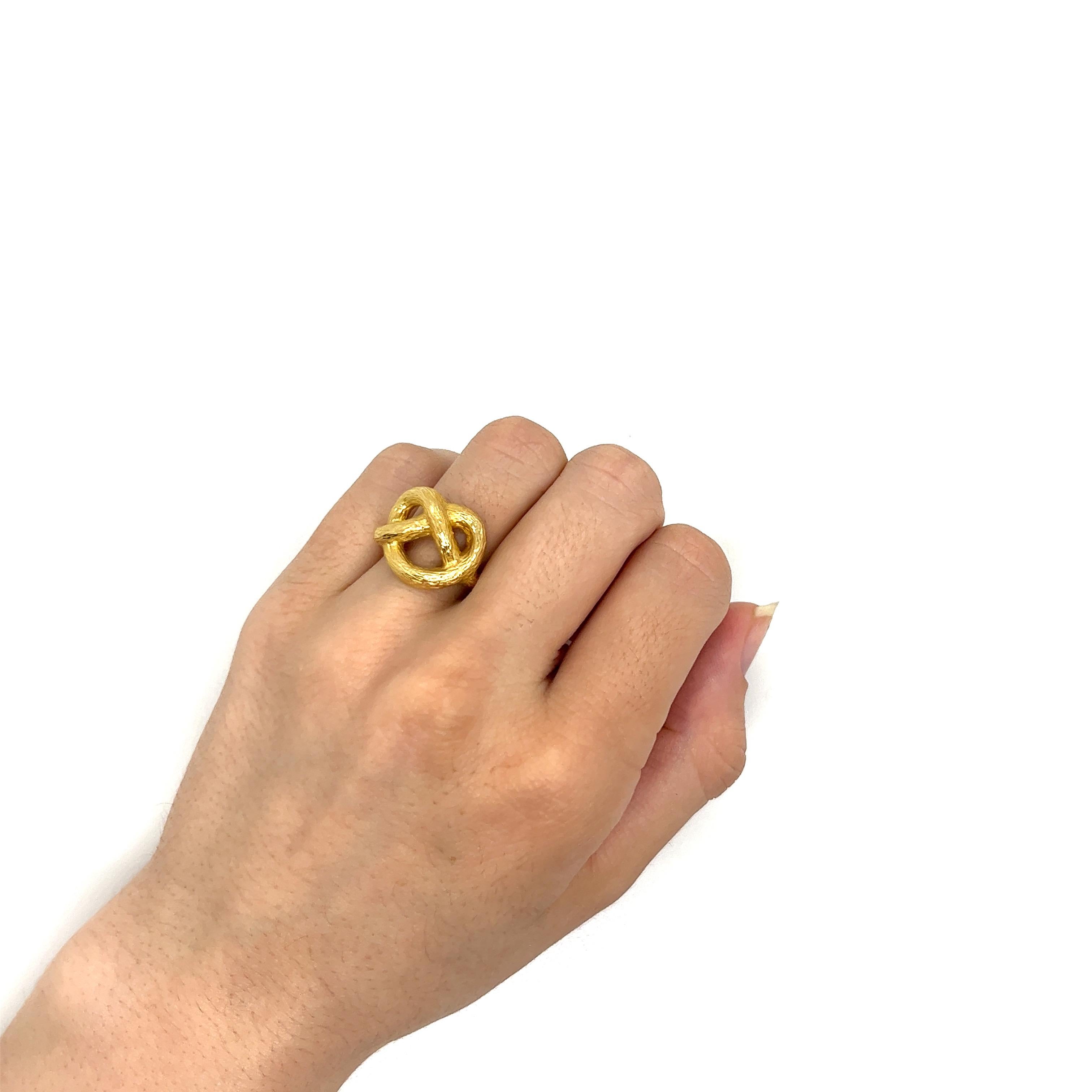 Women's Vintage 1980's 18k Yellow Gold Pretzel Statement Ring For Sale