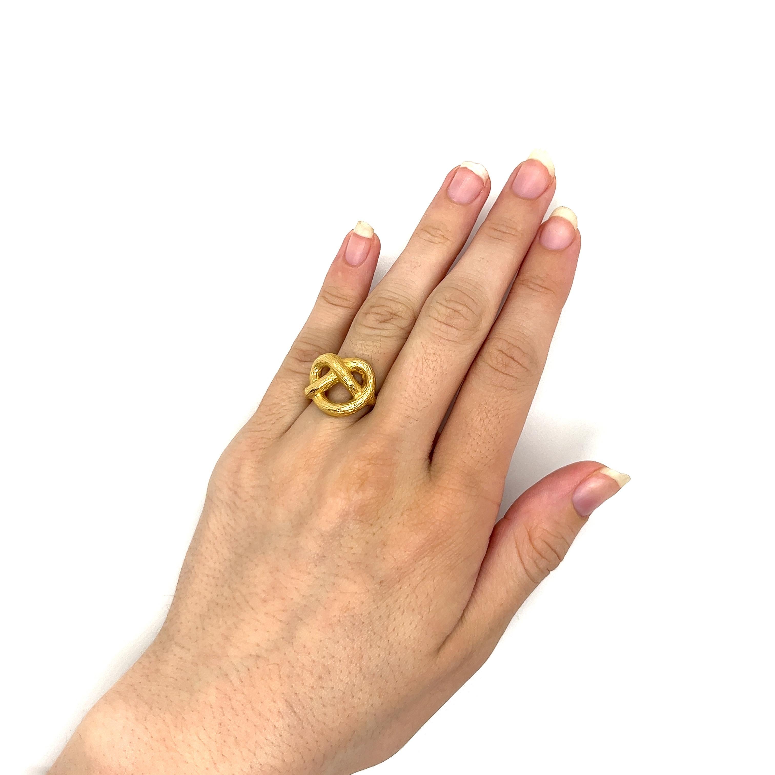 Vintage 1980's 18k Yellow Gold Pretzel Statement Ring For Sale 1