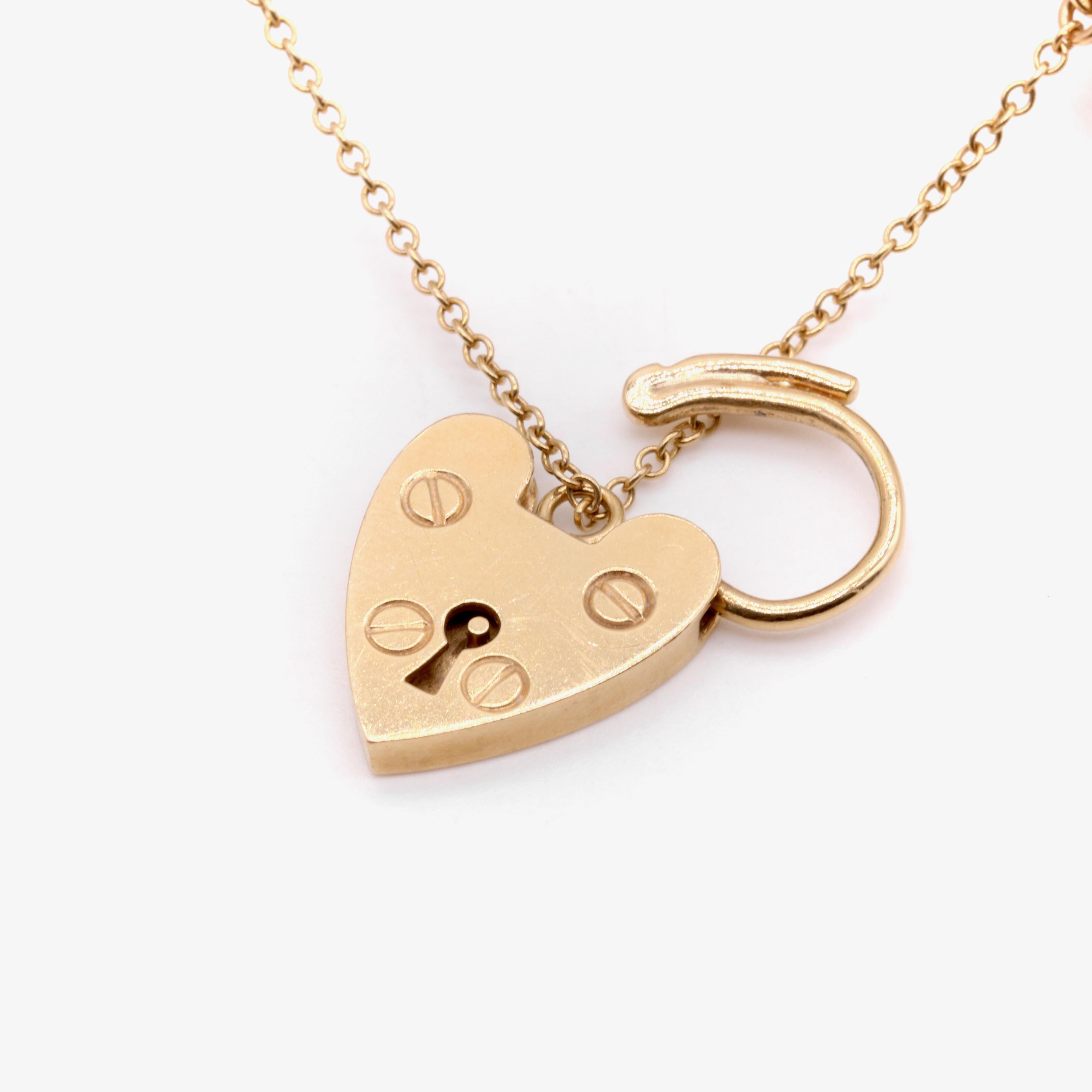 Vintage 1980s 24.8g 9K Yellow Gold Gate Link Bracelet with Heart Padlock For Sale 1