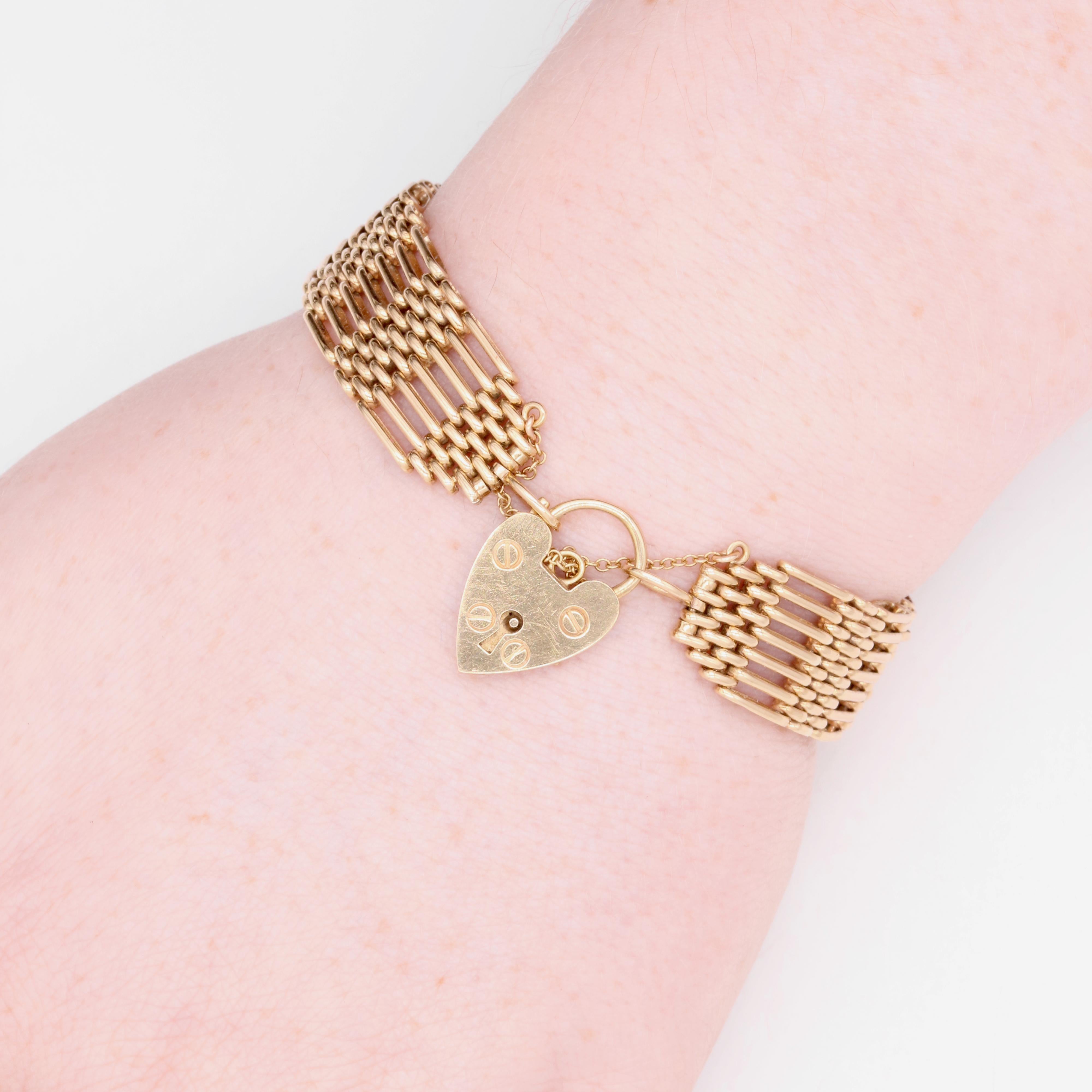 Vintage 1980s 24.8g 9K Yellow Gold Gate Link Bracelet with Heart Padlock For Sale 4