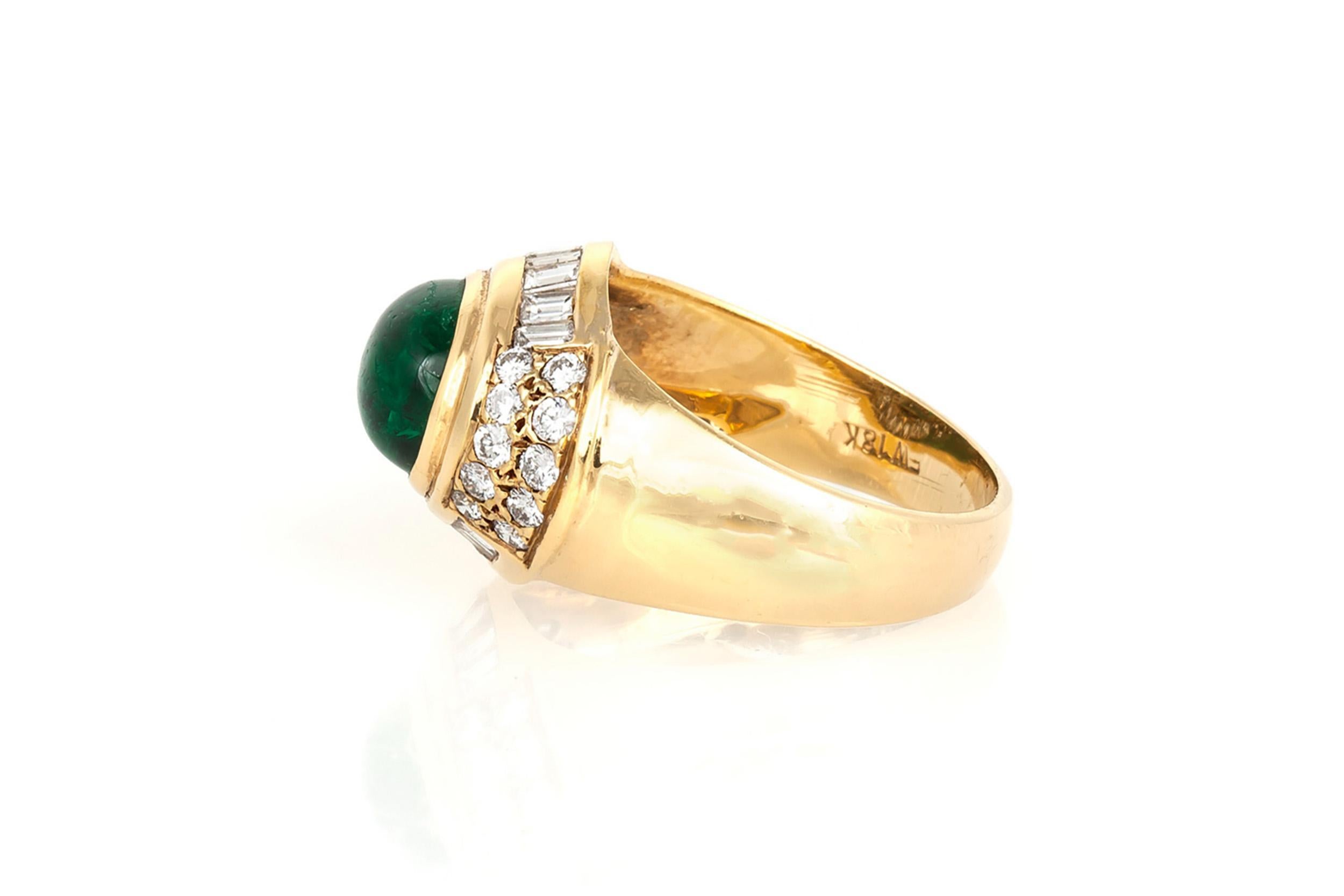 Vintage 1980s 2.69 Carat Cabochon Emerald Ring and Diamonds In Good Condition For Sale In New York, NY