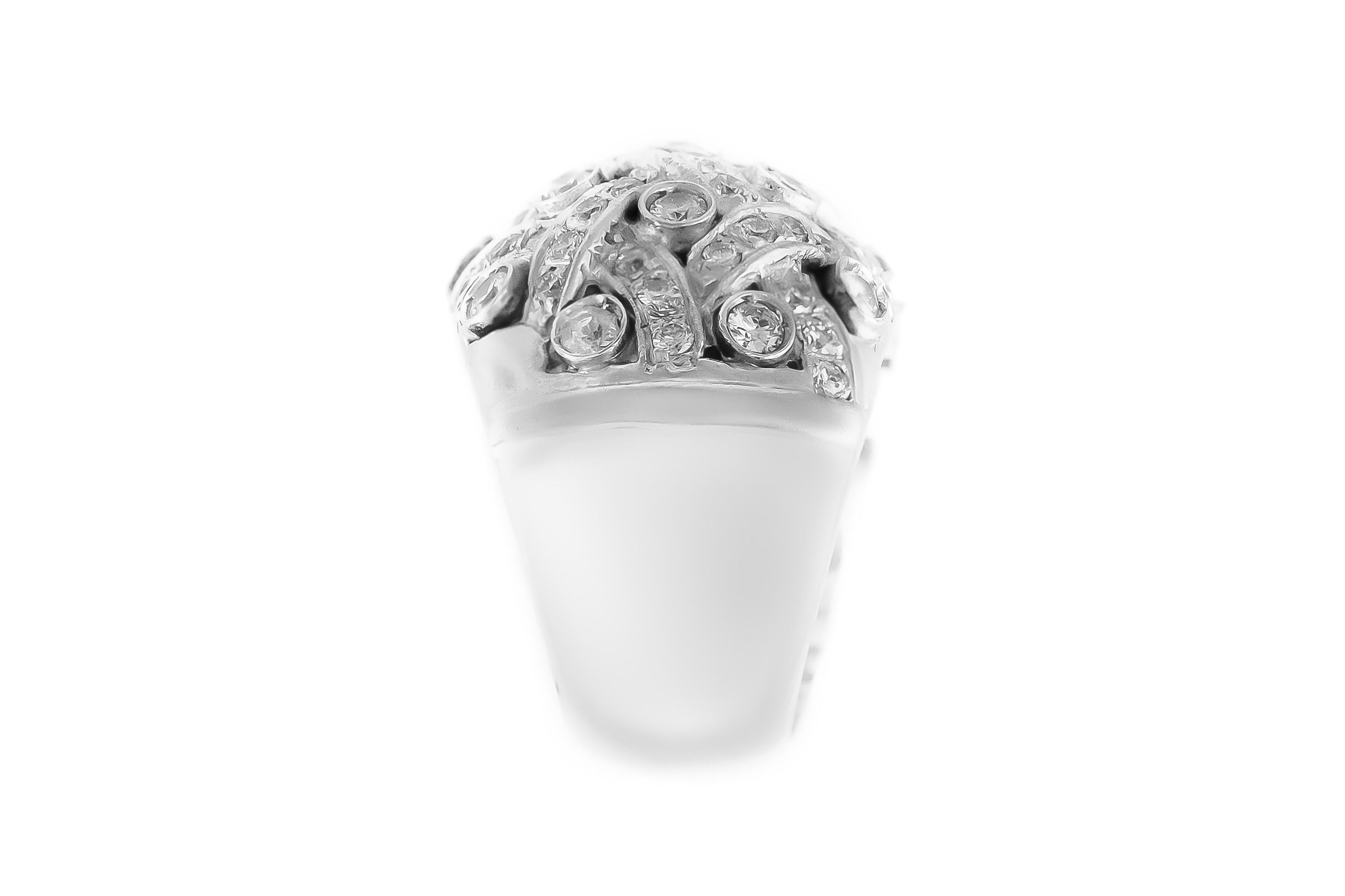 Anillo Bombe vintage de los años 80 con diamantes de 3,40 quilates en tejido de cesta Corte redondo en venta