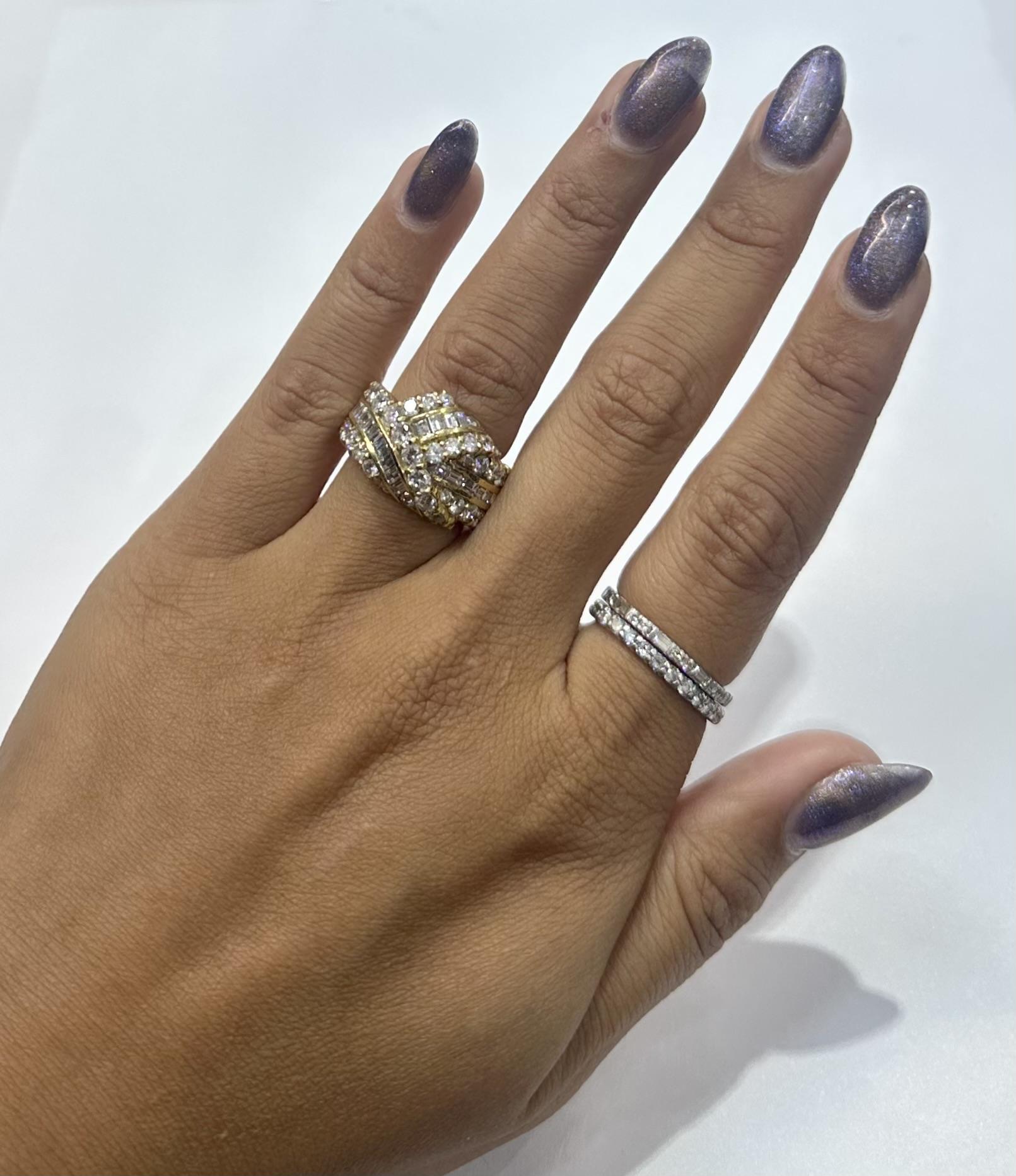 Women's Vintage 1980s 3.80 Carat Baguette and Round Cut Diamonds Ring For Sale