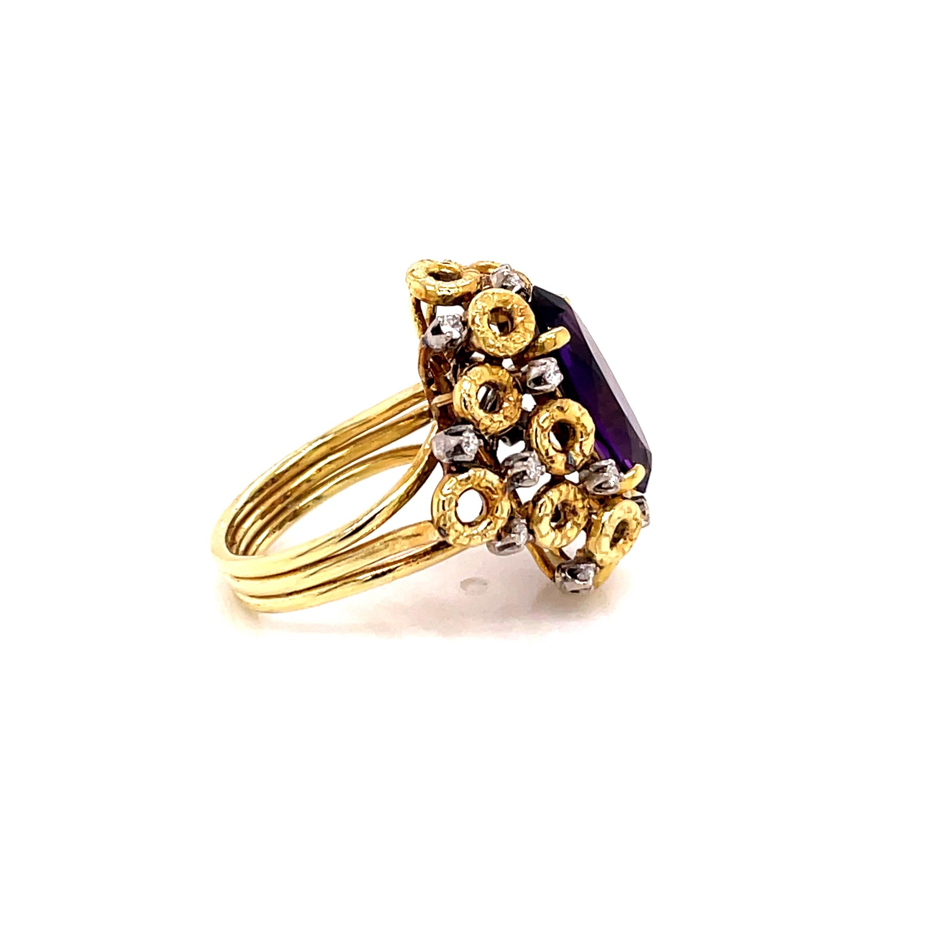 Vintage 1980's 3ct Oval Cut Amethyst Ring with Diamonds In Good Condition For Sale In Boston, MA