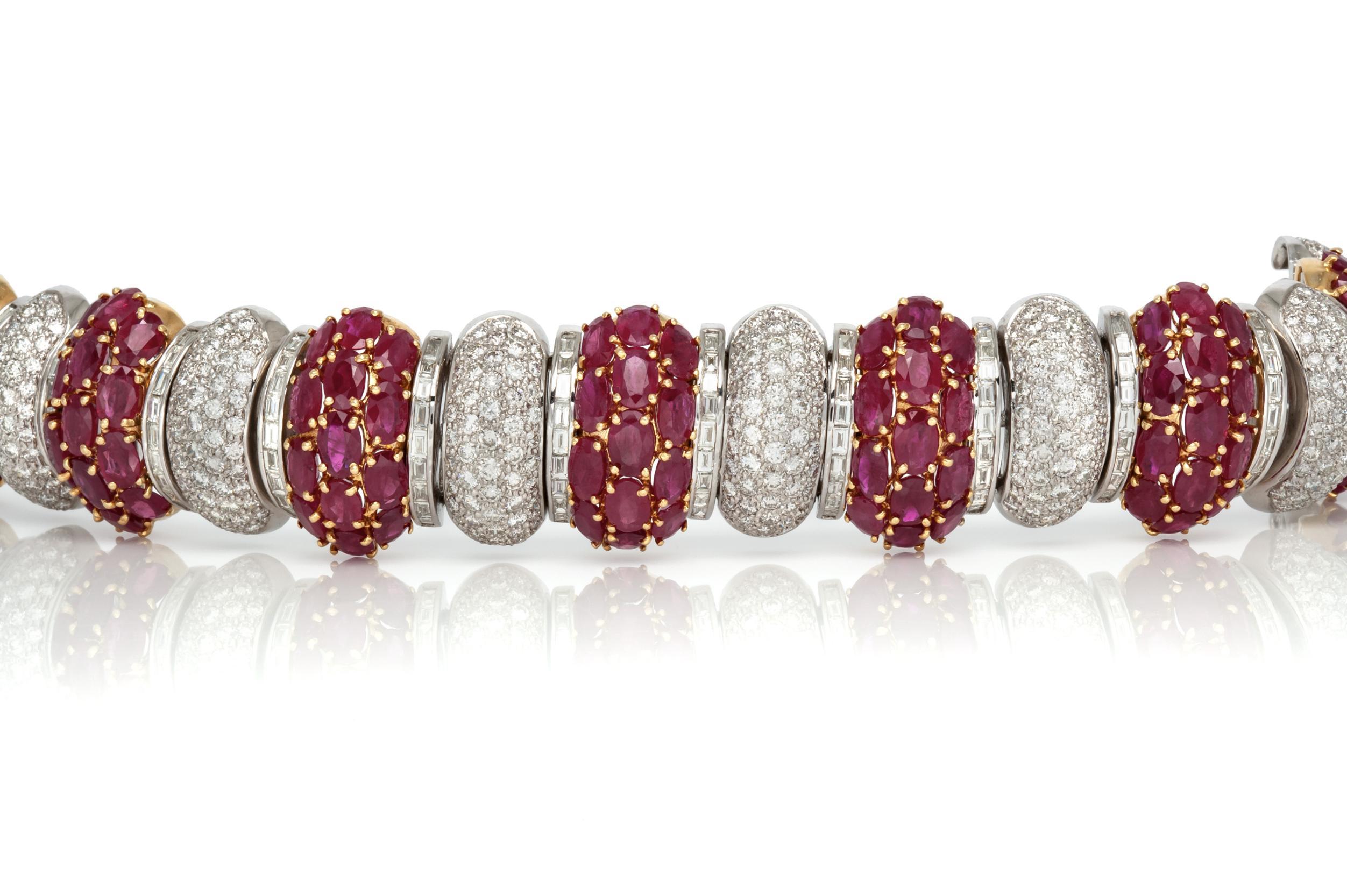 Taille ovale Bracelet vintage des années 1980 avec rubis de 52,39 carats et diamants de 15,75 carats en vente
