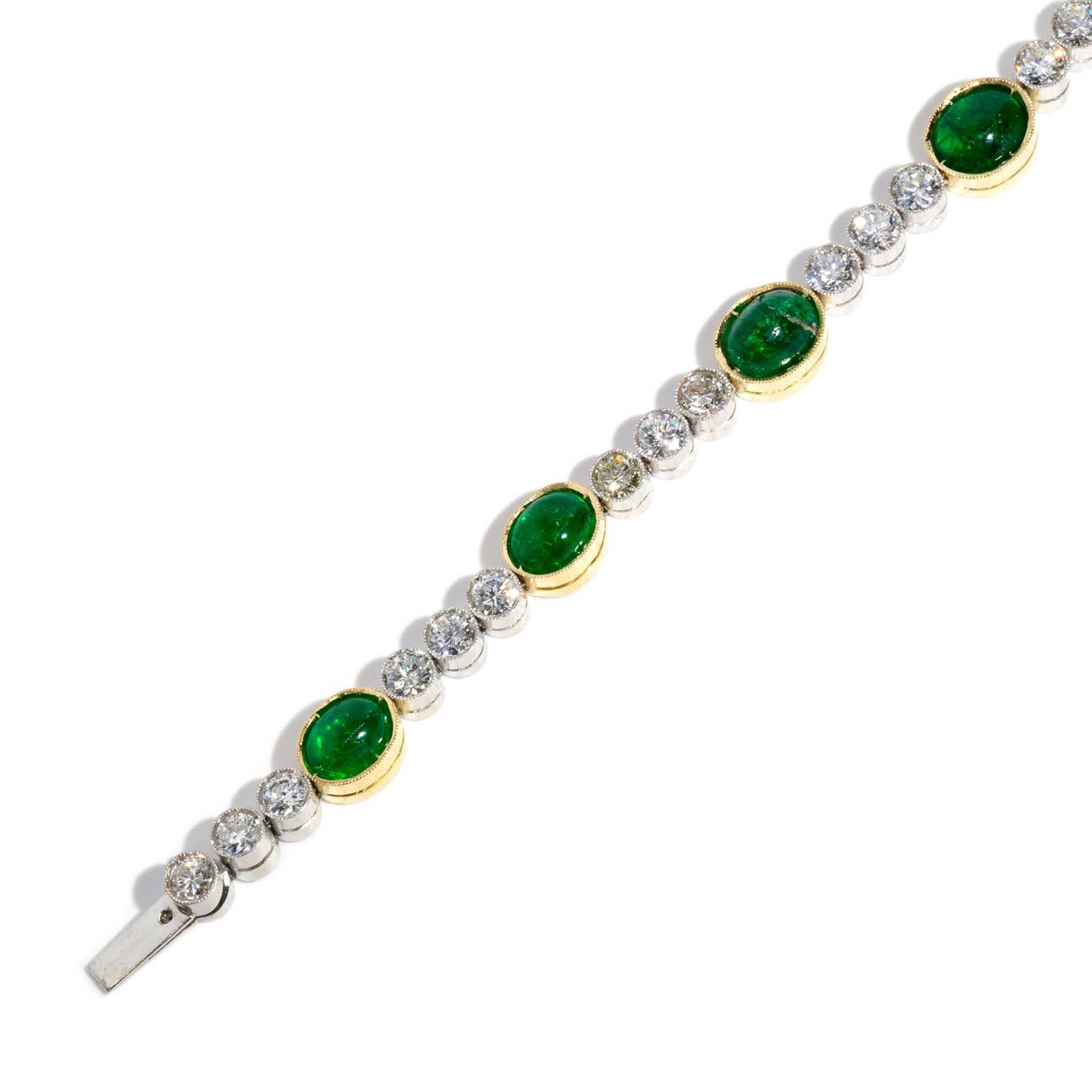Tennisarmband aus 18 Karat Gold mit 7,20 Karat Smaragd und 3,24 Karat Diamant, Vintage, 1980er Jahre (Cabochon) im Angebot