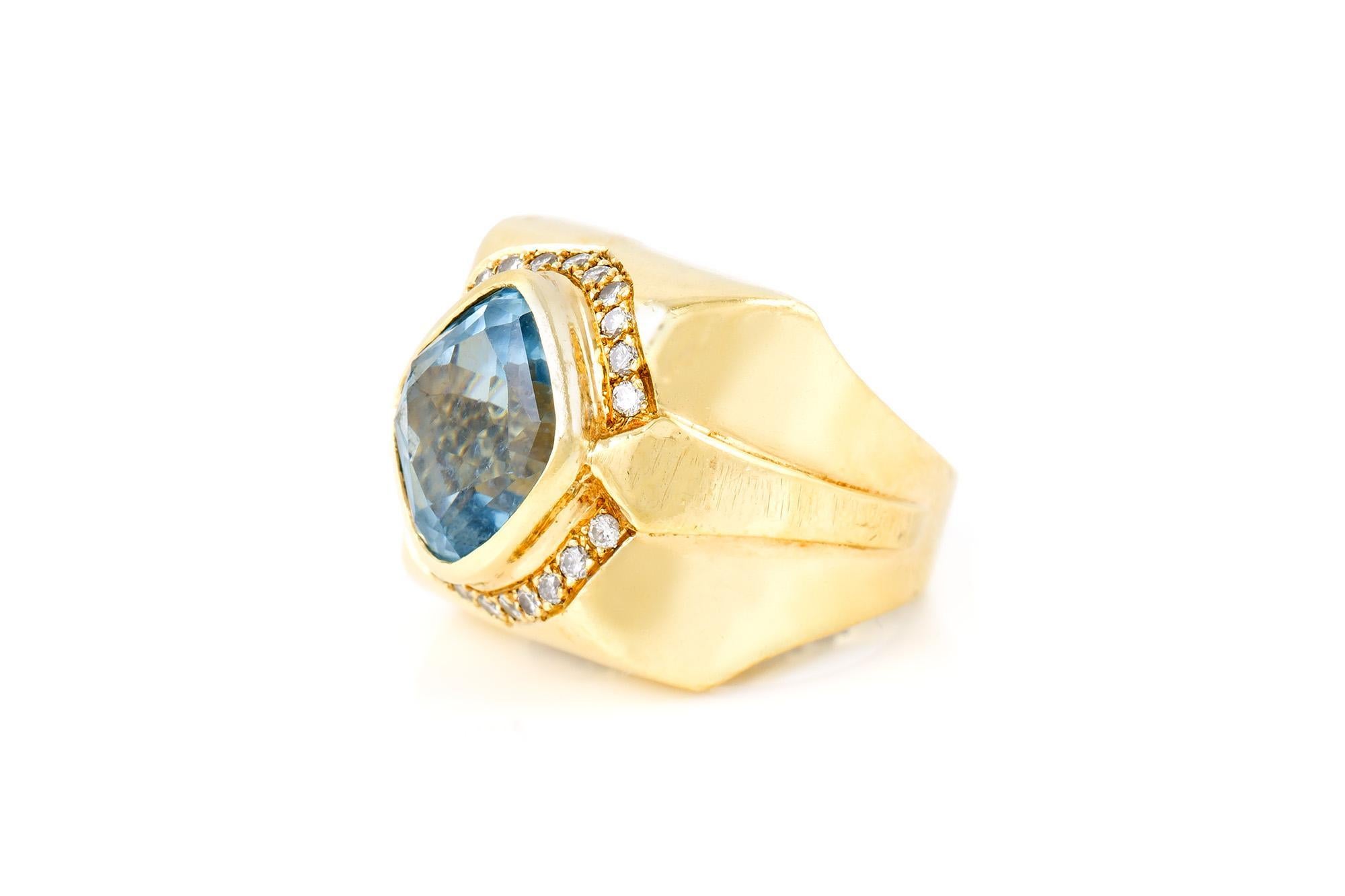Fein gearbeitet in 14k Gelbgold mit einem Aquamarin im Kissenschliff mit einem Gewicht von ca. 8,00 Karat und umliegenden runden Diamanten im Brillantschliff mit einem Gesamtgewicht von ca. 0,65 Karat.
Circa 1980er Jahre
Größe 6, größenverstellbar