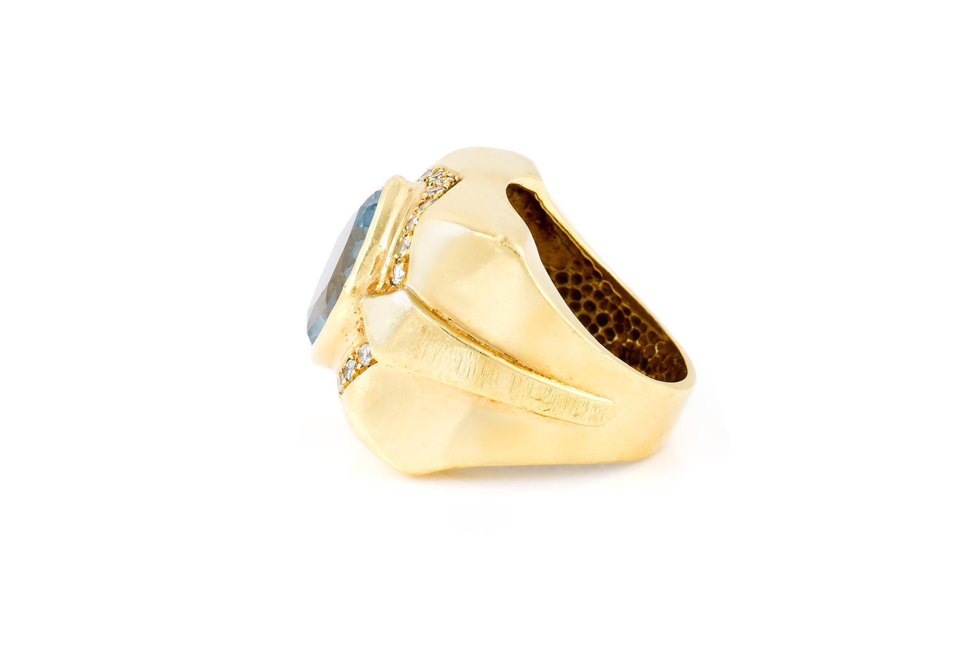Vintage 1980er Jahre 8,00 Karat Kissenschliff Aquamarin Ring mit Diamanten im Zustand „Gut“ im Angebot in New York, NY