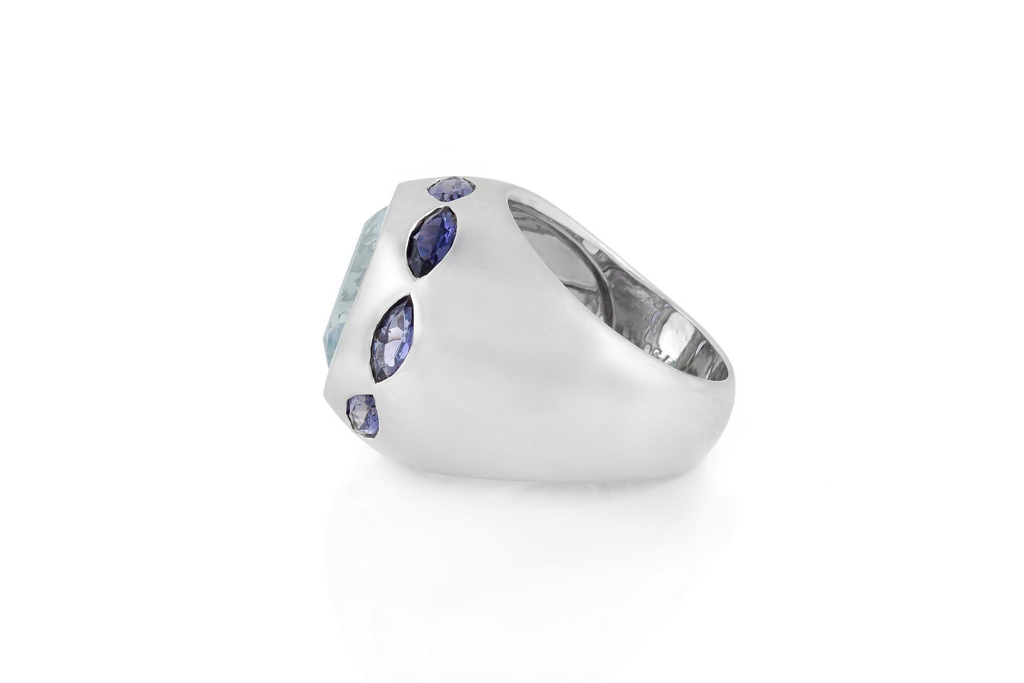 Vintage 1980er Jahre 8,00 Karat Aquamarin-Ring mit Kissenschliff und Tansaniten im Zustand „Gut“ im Angebot in New York, NY