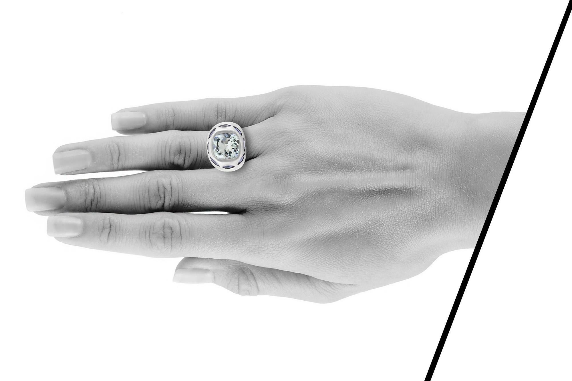 Vintage 1980er Jahre 8,00 Karat Aquamarin-Ring mit Kissenschliff und Tansaniten im Angebot 1