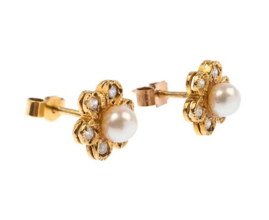 GEMMOLOGIST'S NOTES
These fabulous pair of earrings, designed with a luxurious pinkish creamy pearl, within a twinkling diamond petal surround.

A gorgeous pair, that would be a lovely accessory for a bride on her special day.

SPECIFICATION
Weight
