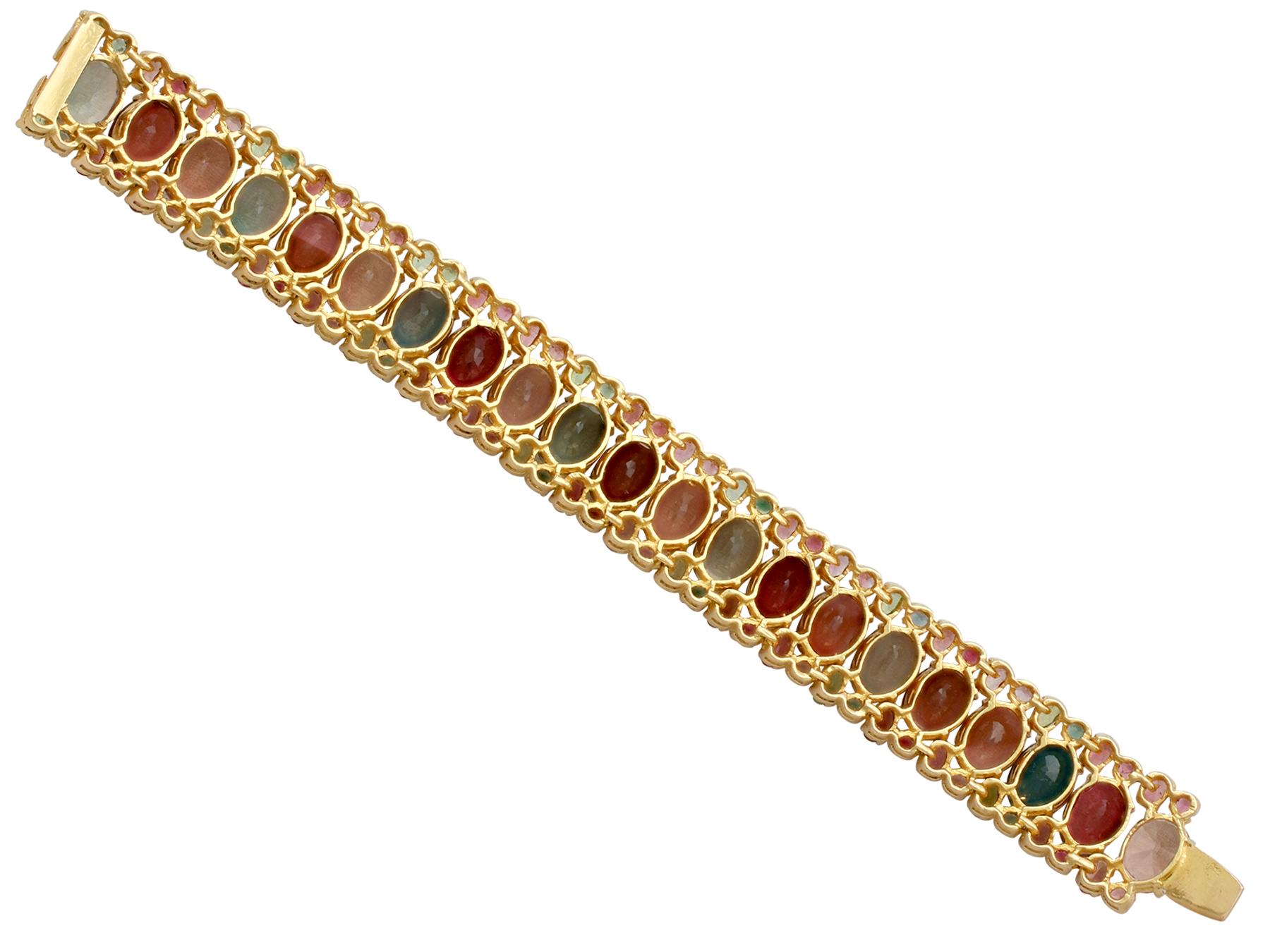 1980s 96.65 Carat Tourmaline Peridot 18 Yellow Gold Bracelet In Excellent Condition For Sale In Jesmond, Newcastle Upon Tyne