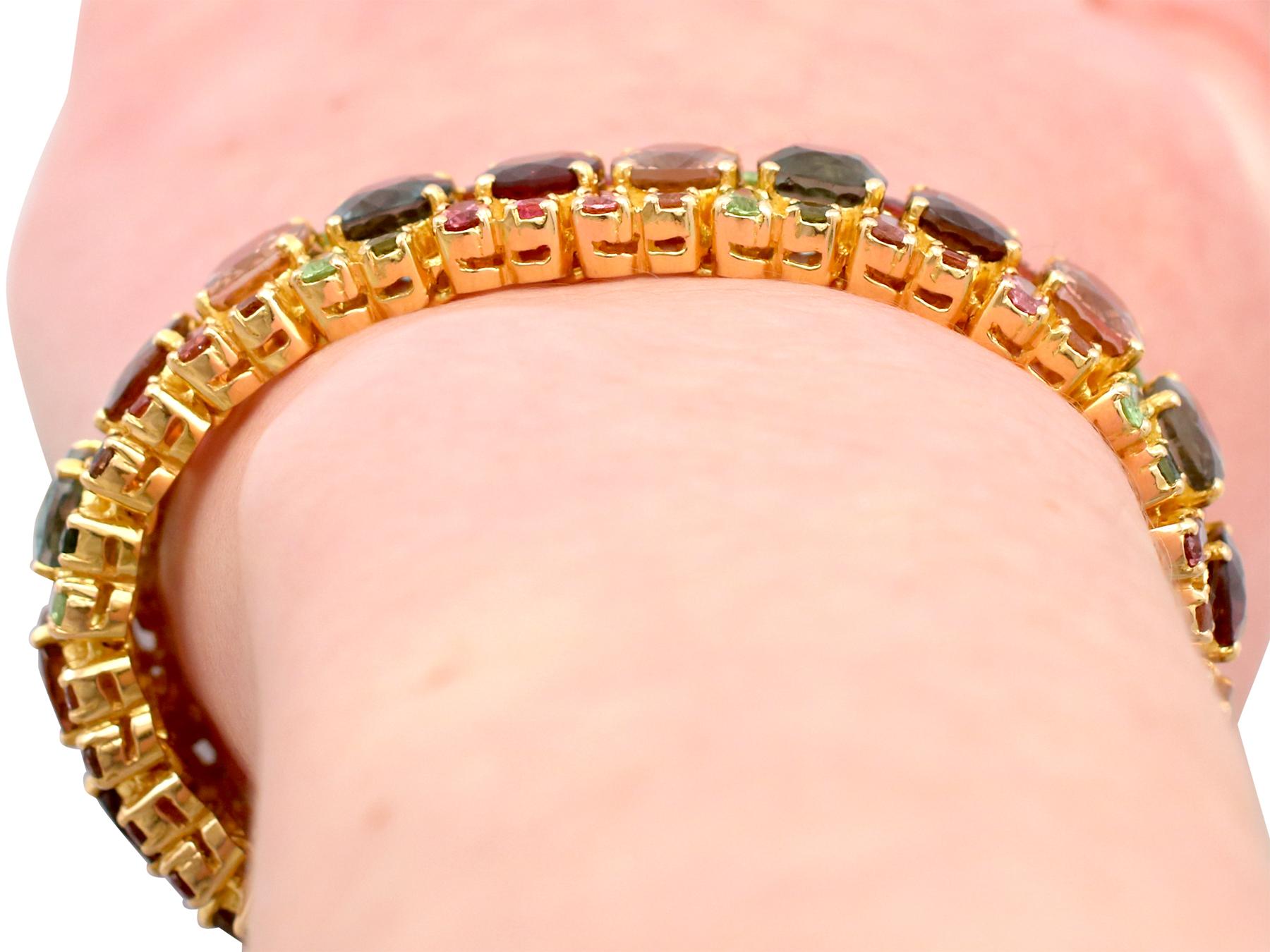 1980s 96.65 Carat Tourmaline Peridot 18 Yellow Gold Bracelet For Sale 3